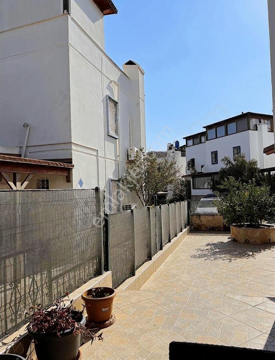 Bodrum Merkezde Marinaya Yürüme Mesafesinde Yenilenmiş 4+1 Villa