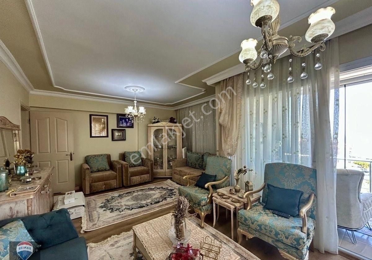 Kuşadası Ege Mahallesinde Satılık 3+1 Daire - Görsel 3