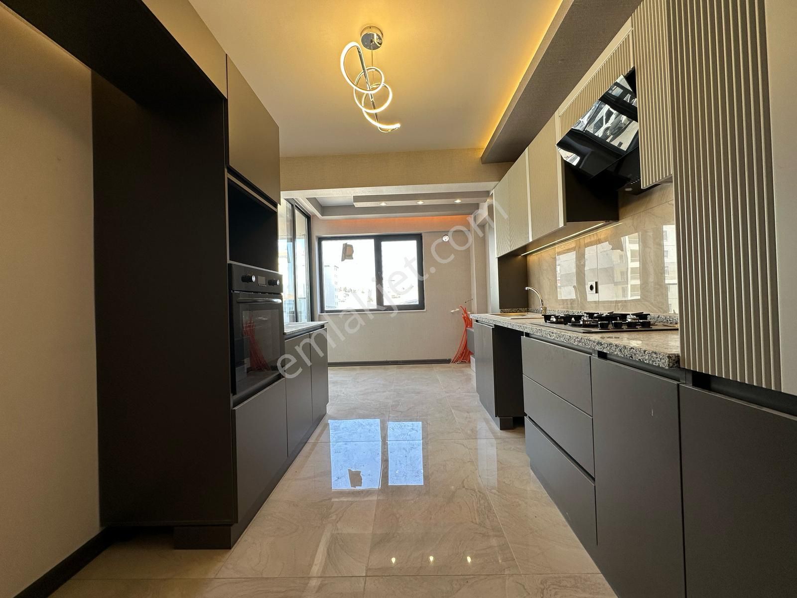 Mehmet Zengin Emlak'tan Ultra Lüks Modern Sitede 9.kat 2+1 Sıfır Daire