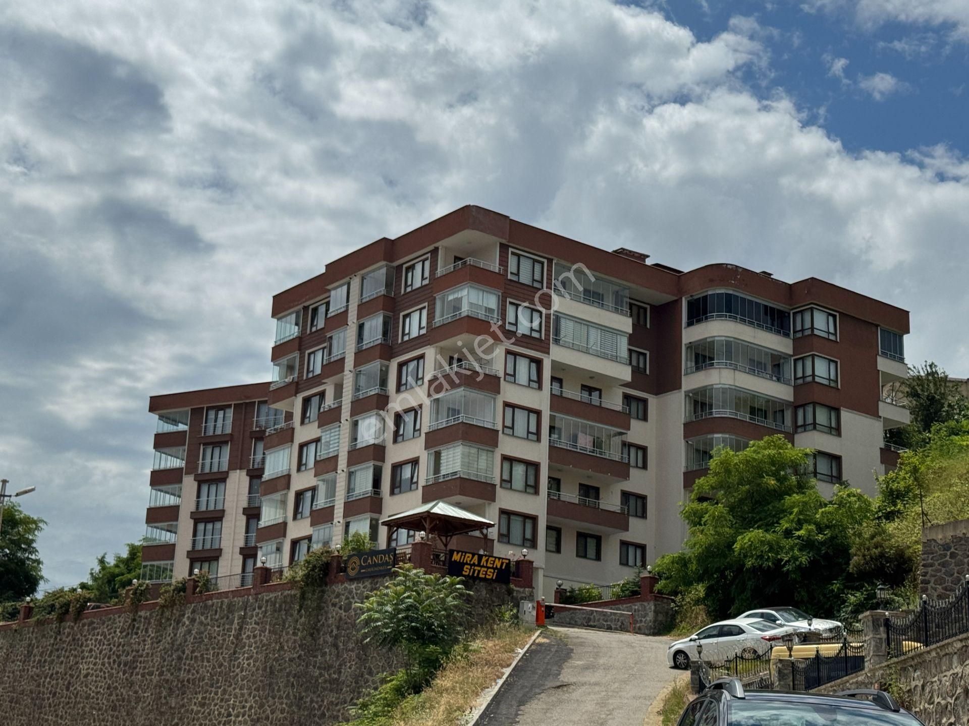 Trabzon Karşıyaka Mahallesi Masrafsız 3+1 Satılık Konut