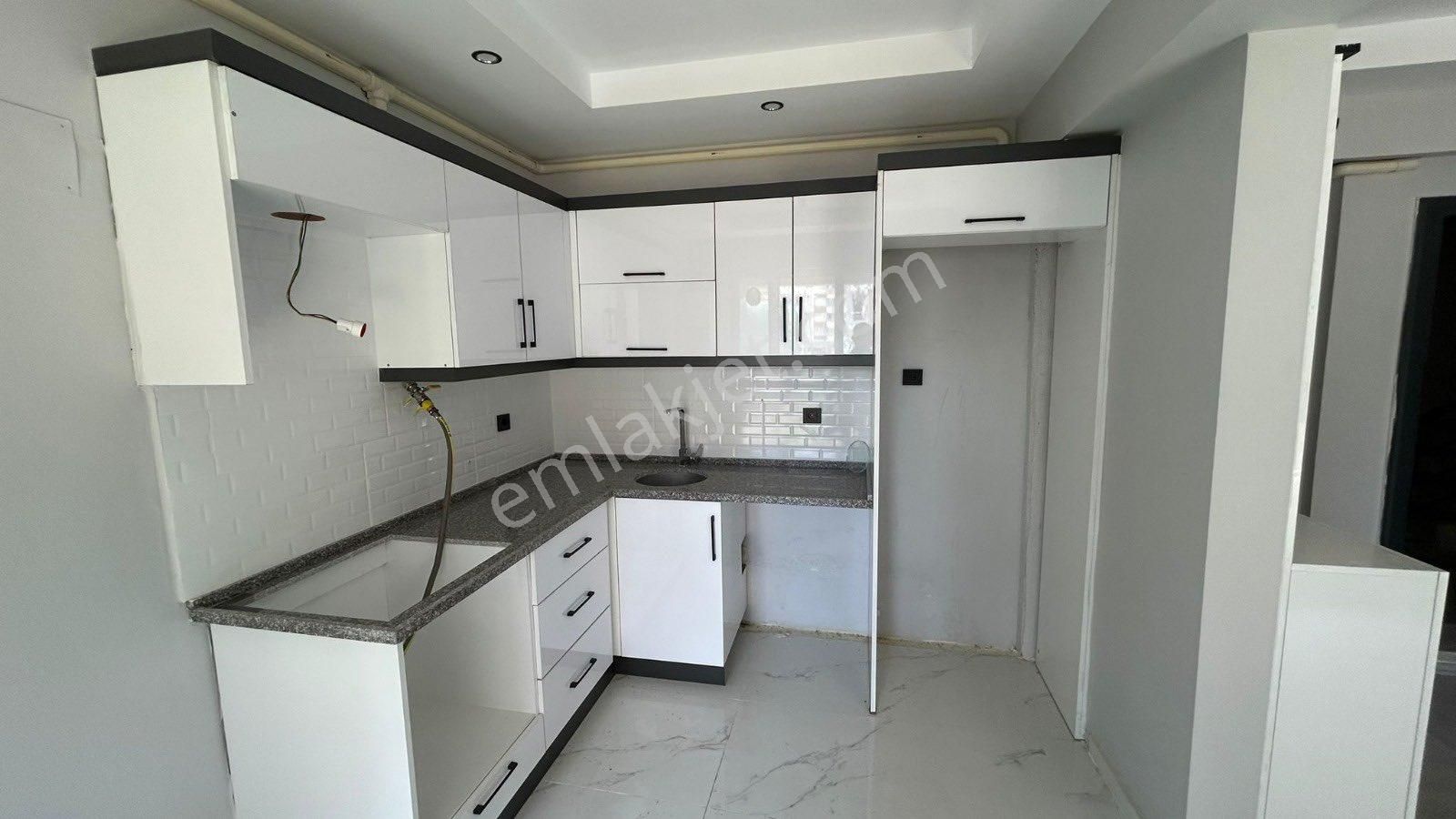 Alaşehir İstasyon Mah De Satılık 1+1