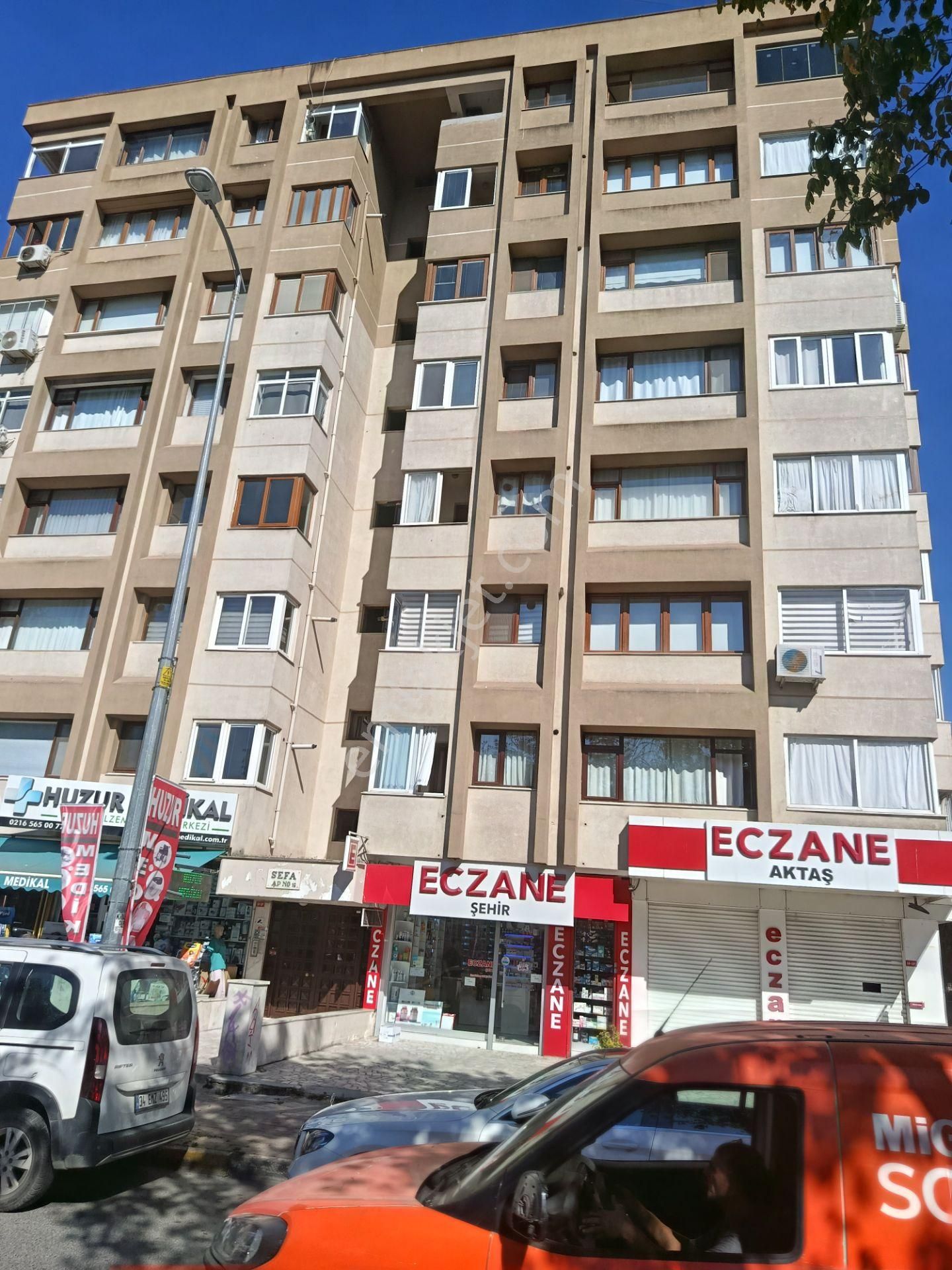 Göztepe Minibüse Yakın 3+1 145 M2 Tertemiz 5. Kat Daire