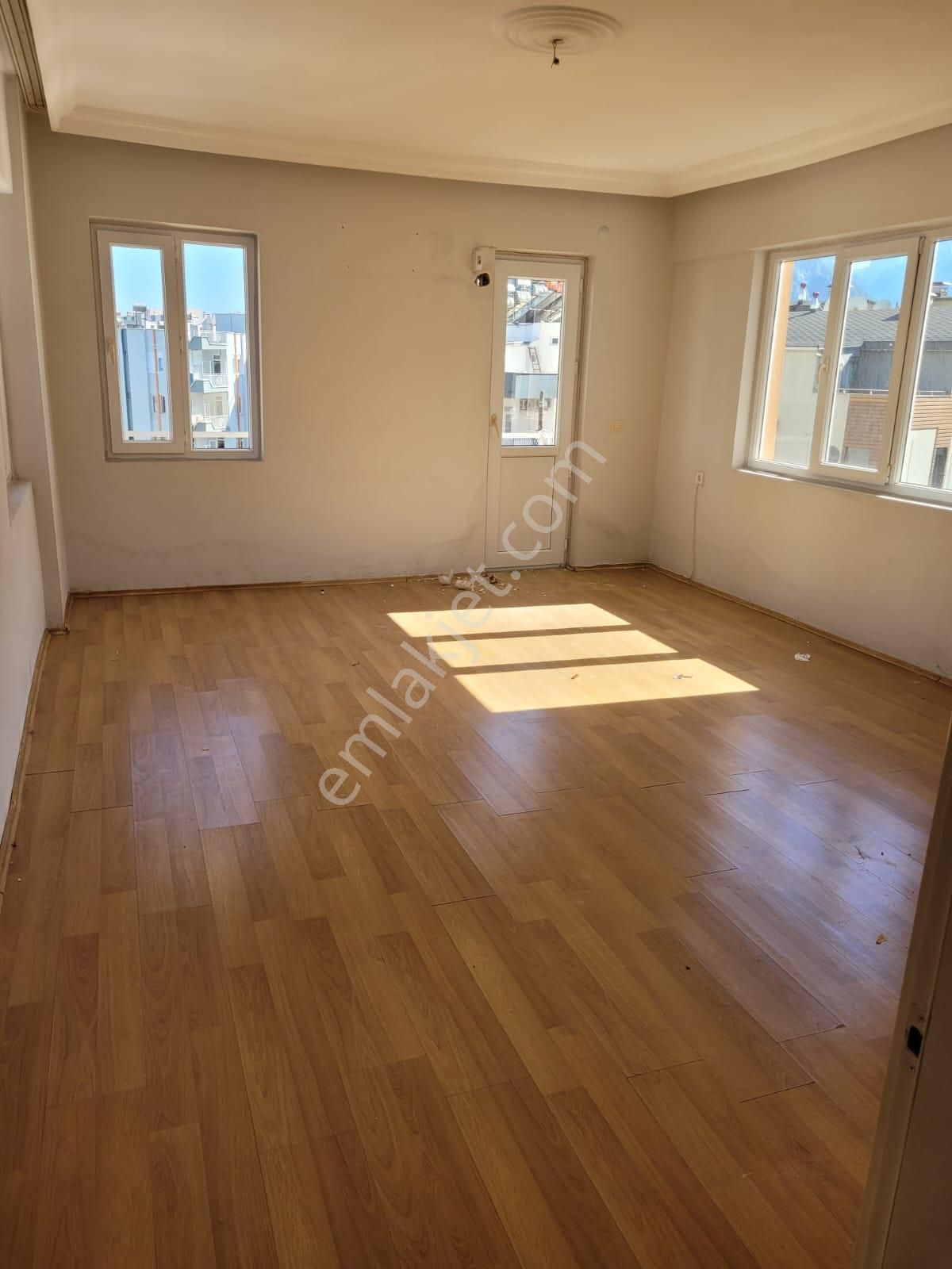 Güvensoy Dan Konyaaltı Hurma Mah Kiralık 3+1 Ayri Mutfali