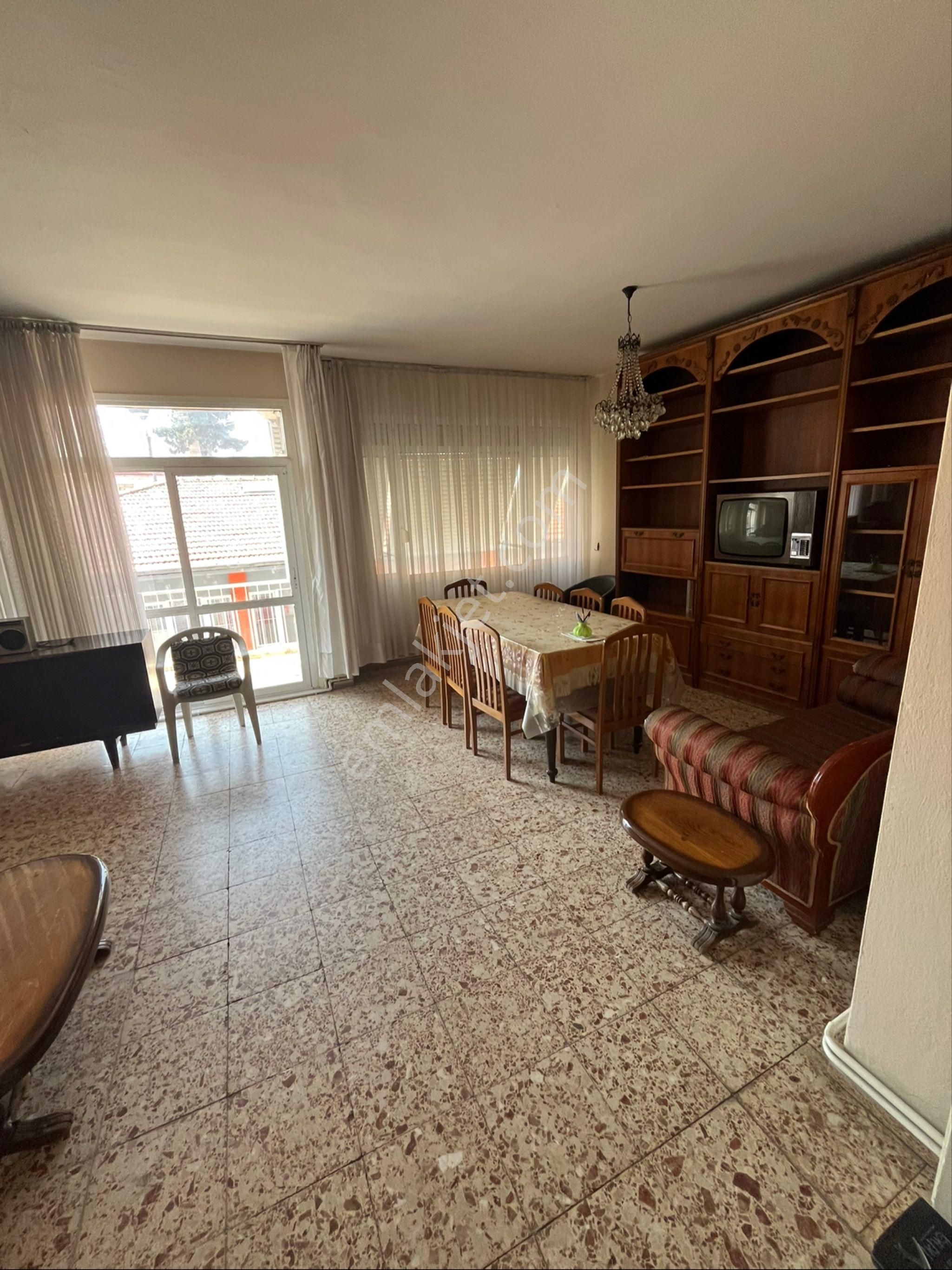 Ogün'den Güzelyalı Merkede Arakat Dogalgazlı Çift Cephe Eşyalı Kiralık Daire - Görsel 3