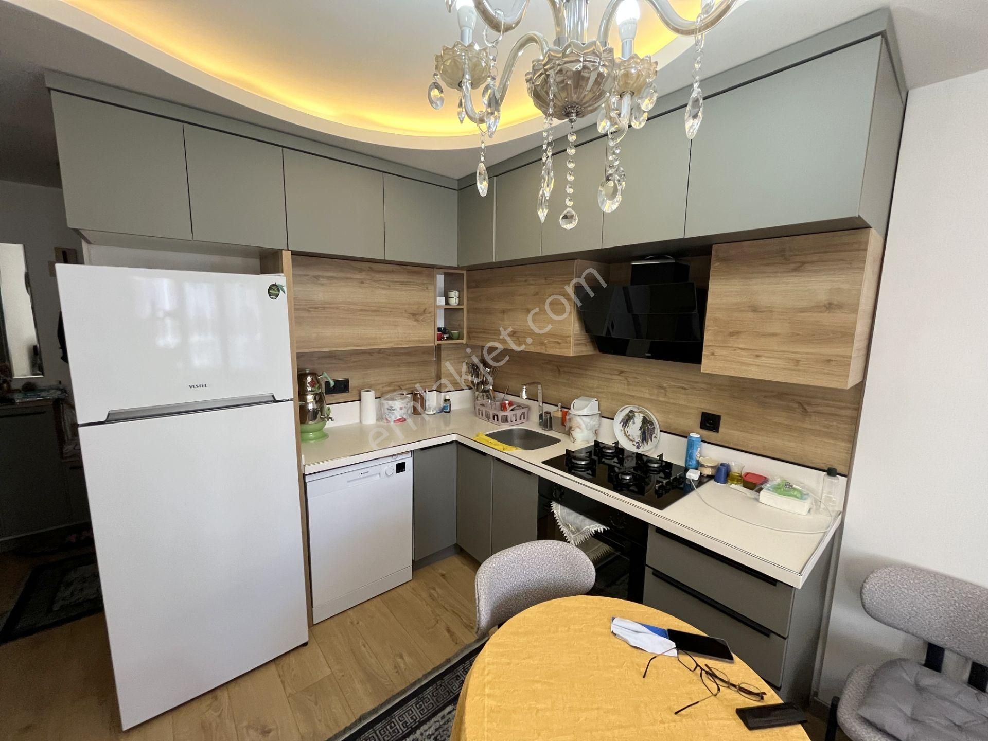 🔵 Güç Gayrimenkul'den Akçay'da Önü Açık Cam Balkon Full Eşyalı Ara Kat Satılık 1+1 Daire