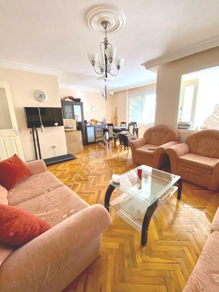 Bornova Erzene Mahallesi Ata Durağı Esyalı 3+1 Kiralık Daire