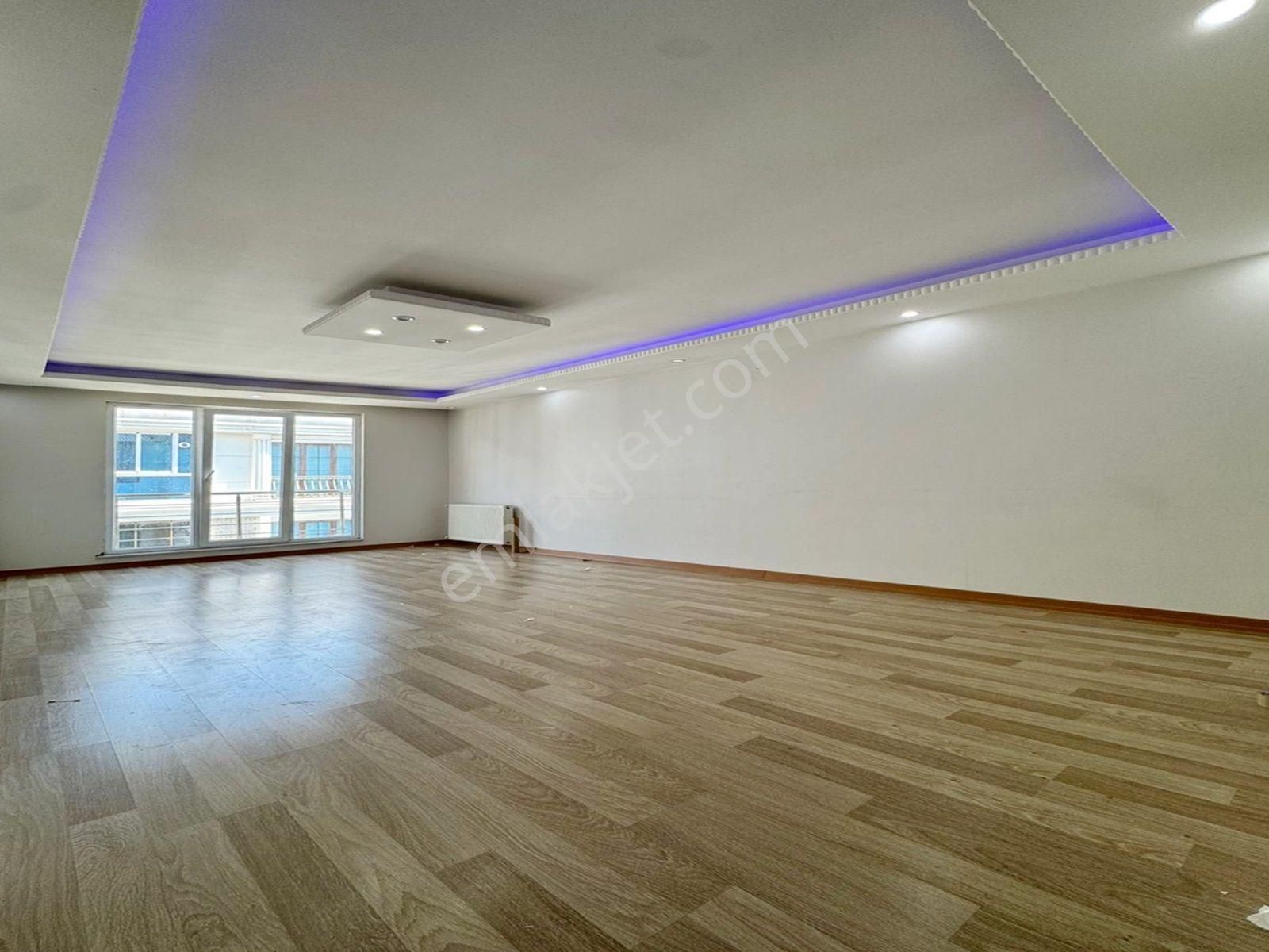 Mehmet Akif Ersoy Mahallesi Metrobüs Yakın 3+1 145m2 Büyük Daire