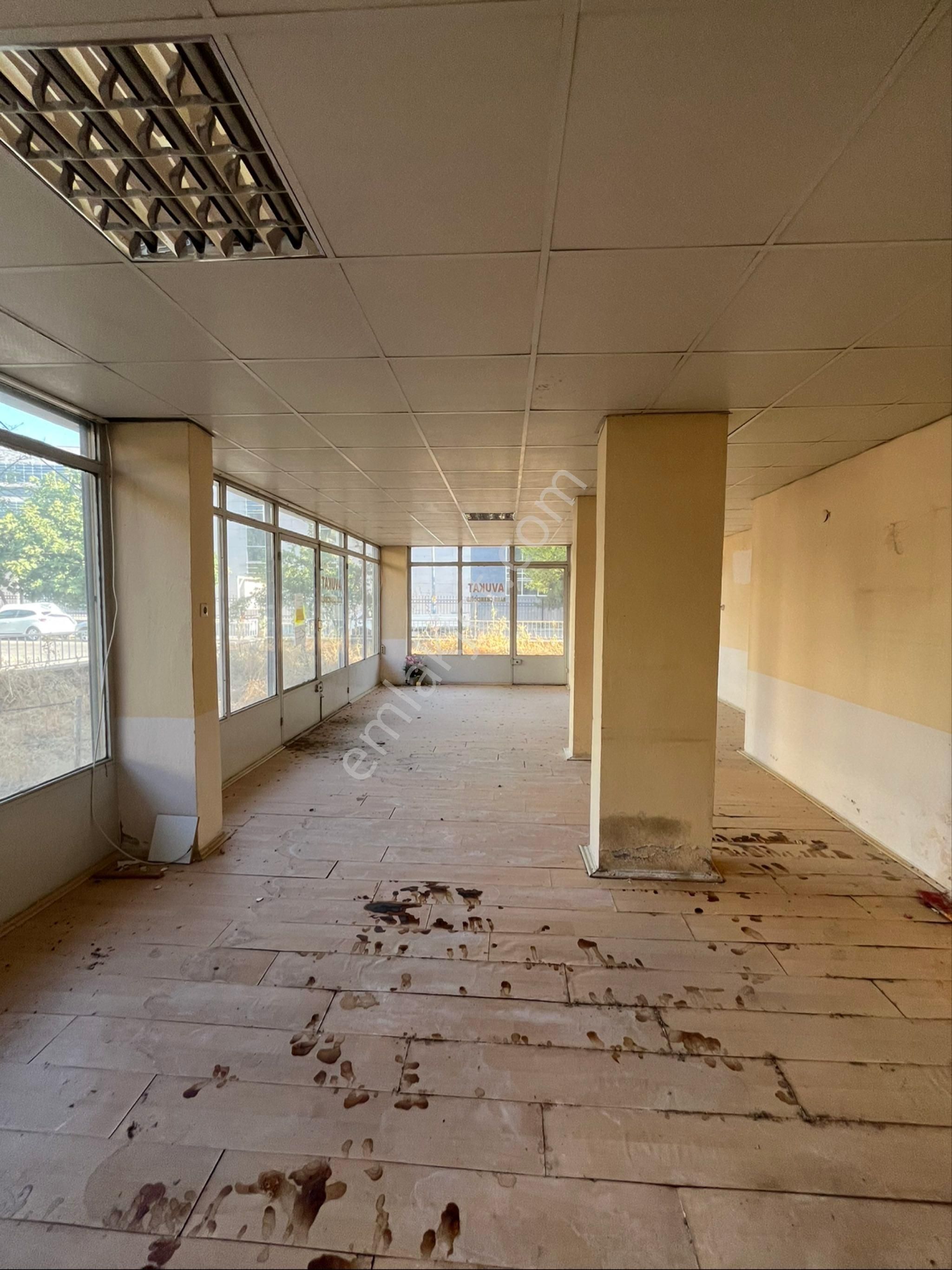 Cumhuriyet Mahallesi Diş Hastanesi Sokağında Köşe Başı 3 Katlı Kat Mülkiyetli Komple Satılık Bina - Görsel 7