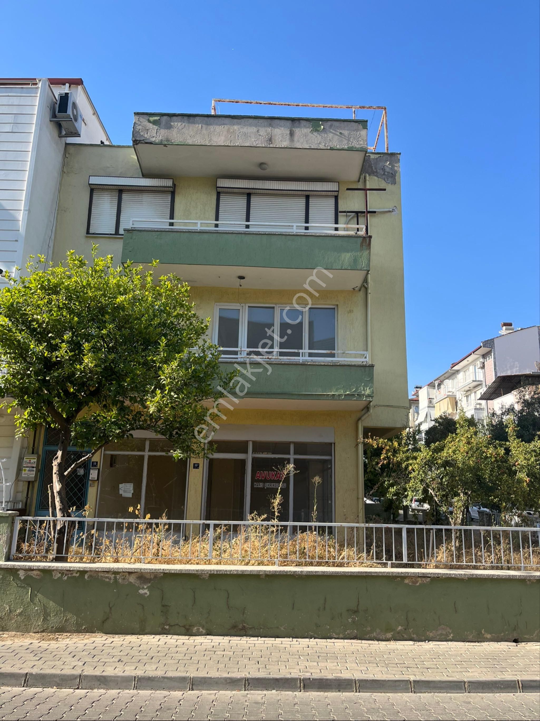 Cumhuriyet Mahallesi Diş Hastanesi Sokağında Köşe Başı 3 Katlı Kat Mülkiyetli Komple Satılık Bina - Görsel 2