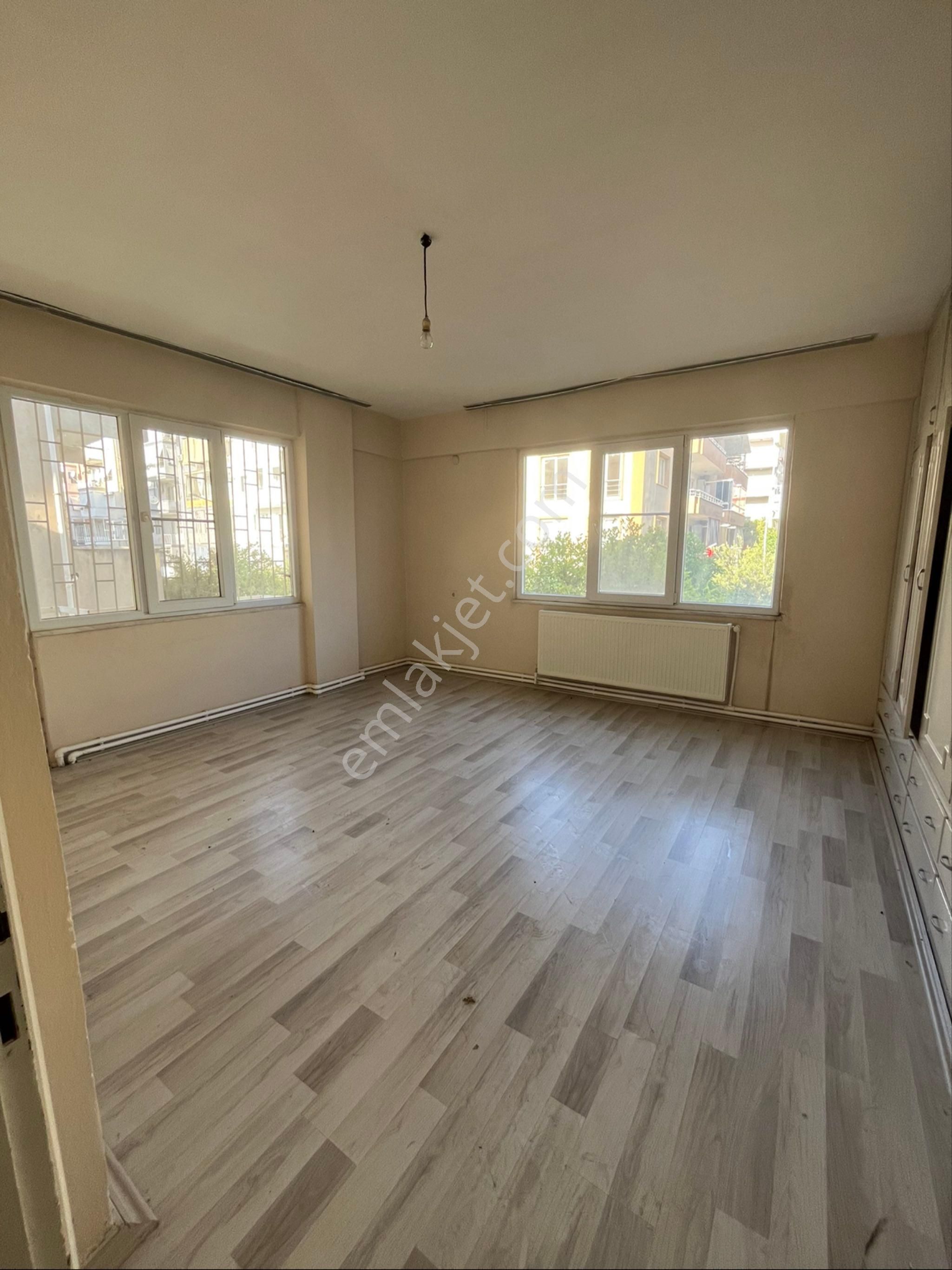 Cumhuriyet Mahallesi Diş Hastanesi Sokağında Köşe Başı 3 Katlı Kat Mülkiyetli Komple Satılık Bina - Görsel 17