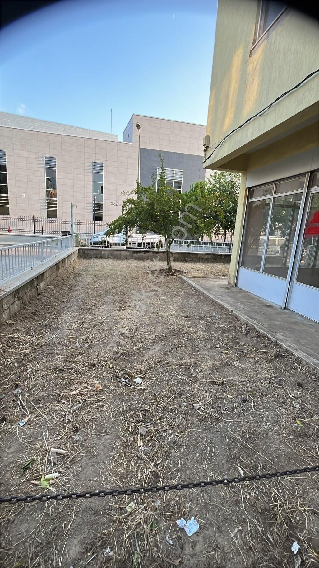 Cumhuriyet Mahallesi Diş Hastanesi Sokağında Köşe Başı 3 Katlı Kat Mülkiyetli Komple Satılık Bina - Görsel 3