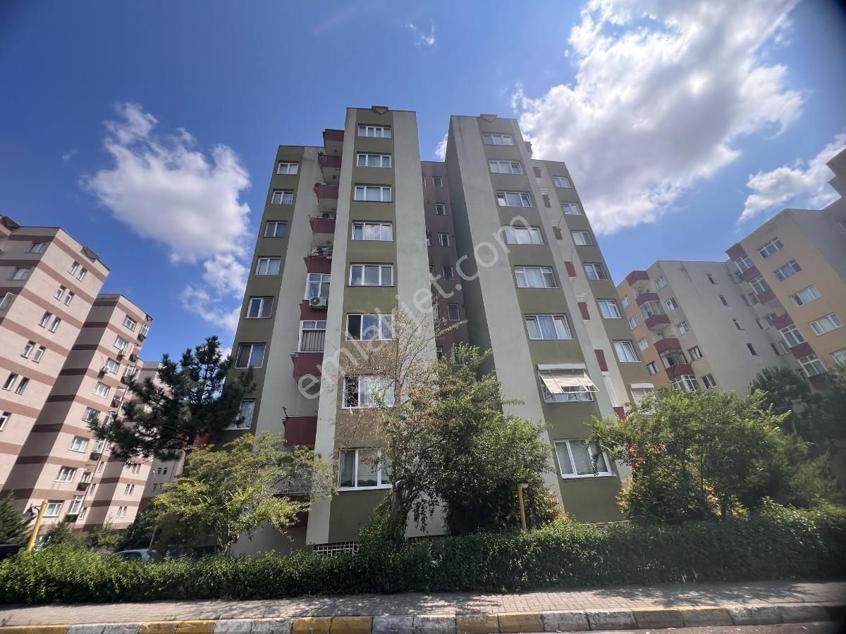 Küçükçekmece Halkalı Konutbirlikde 3+1 Kiralık Daire