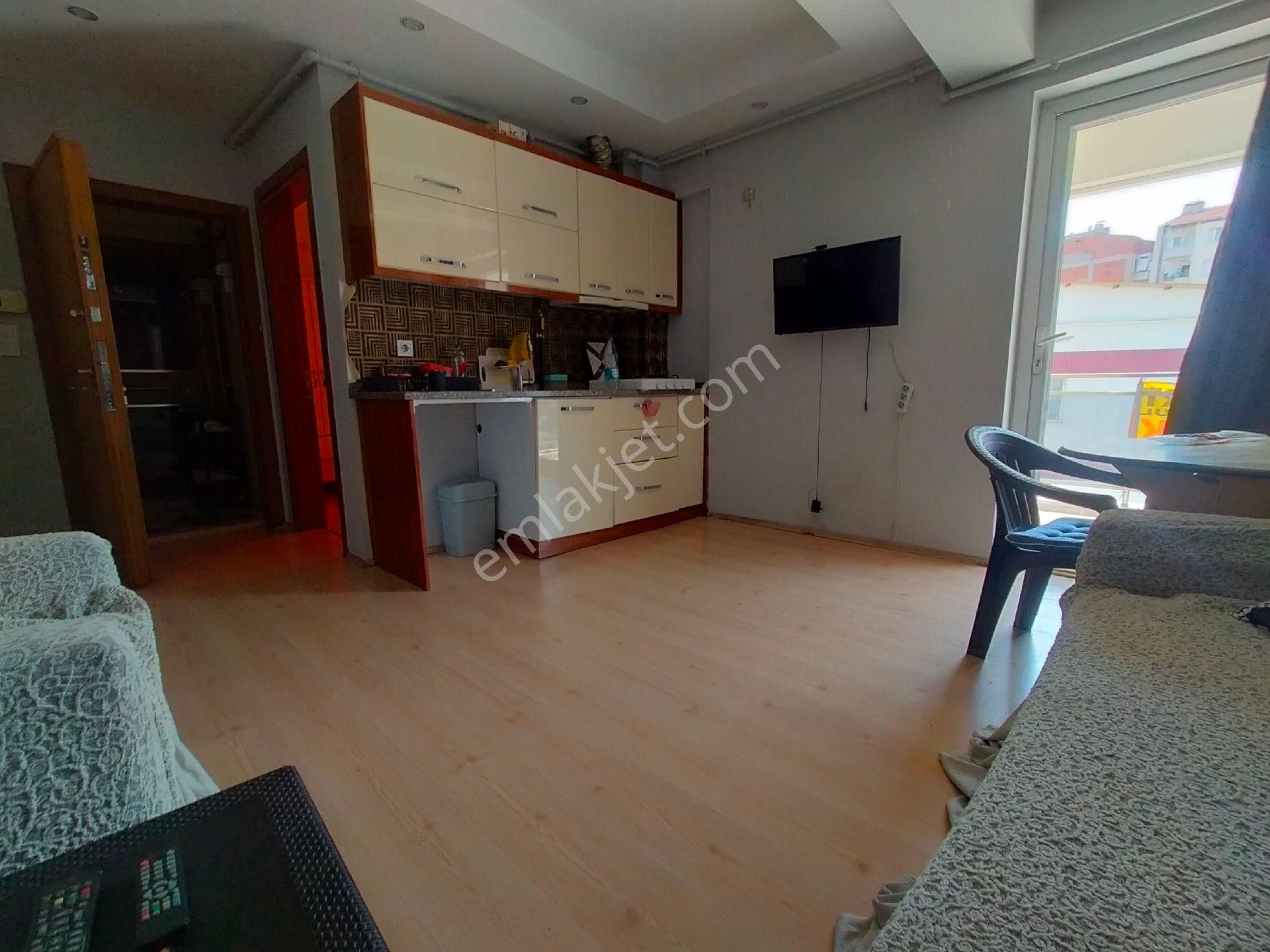Aile Apartında 60m2 2+1 Kiralık Eşyalı Balkonlu Daire