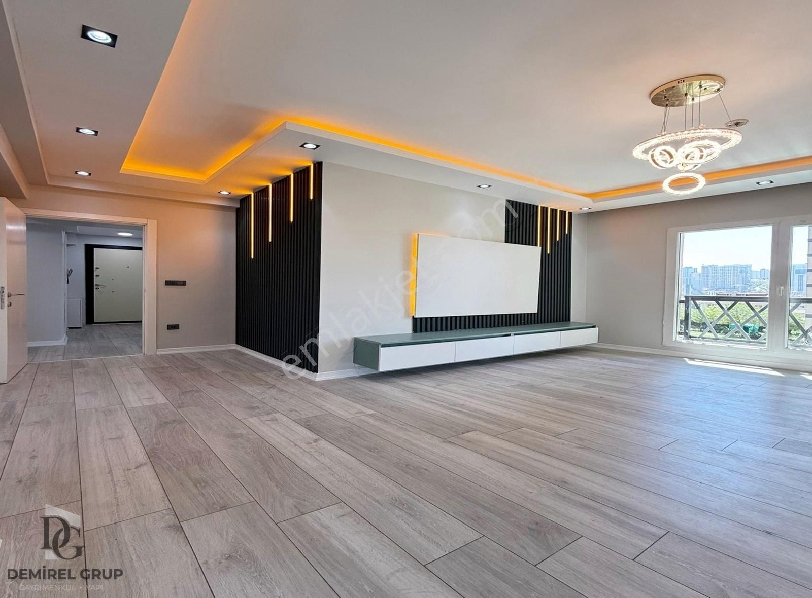 Cumhuriyet Mahallesi Güvenlikli+otoparklı Site İçi 120 M2 Daire!