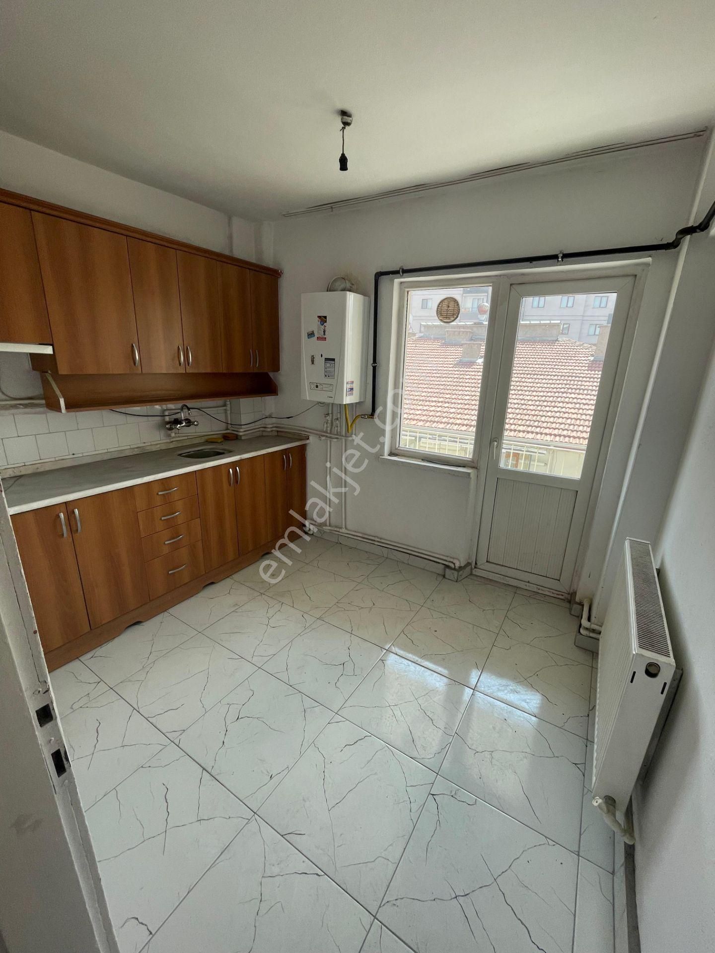 Tandoğan Mh'de 2+1 100m² Bağımsız Ulaşıma Yakın Yapılı Daire