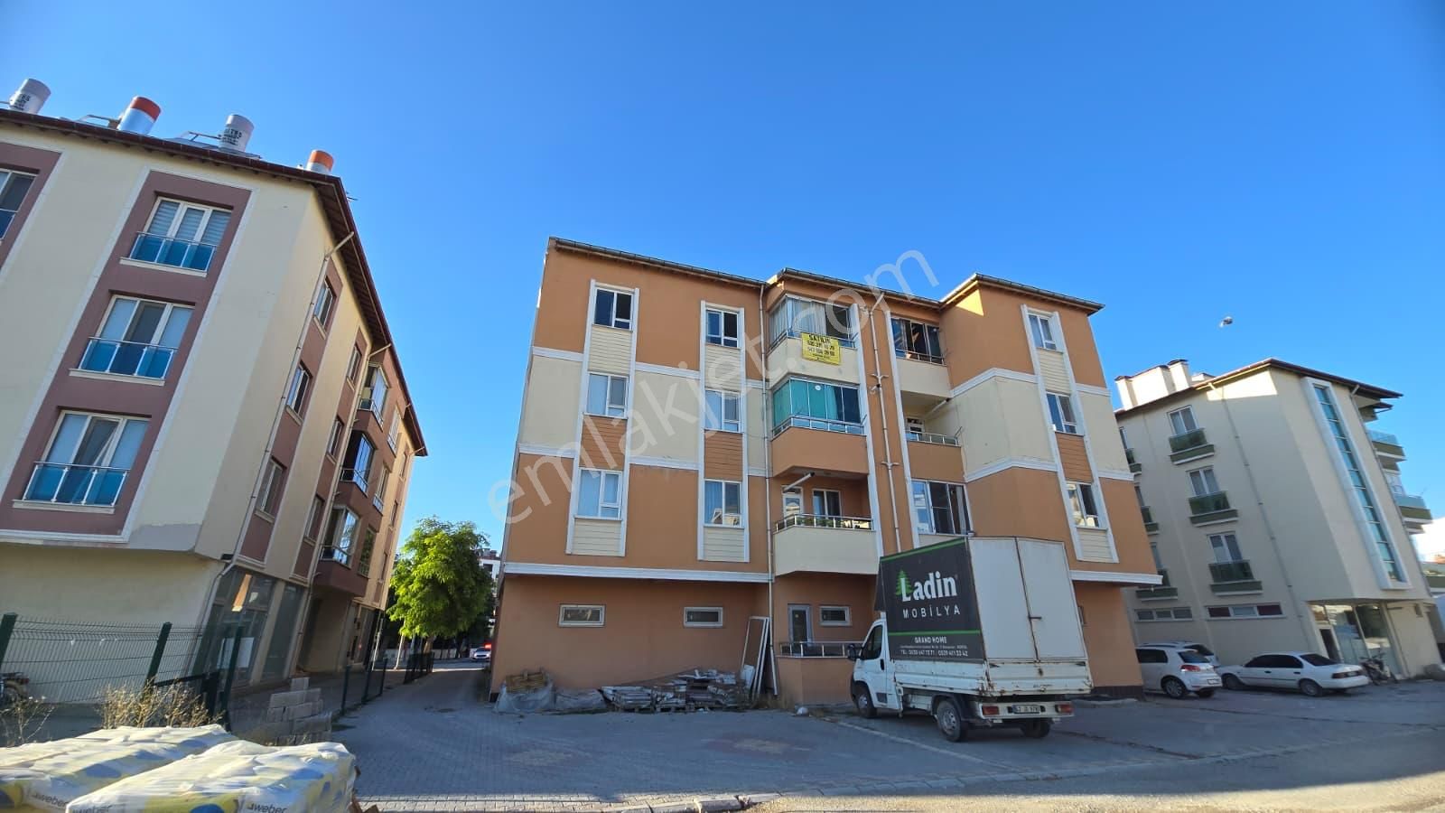 Karapınar Emlak'tan Cumhuiyet Okulu Karşısı Satılık 3+1 Daire