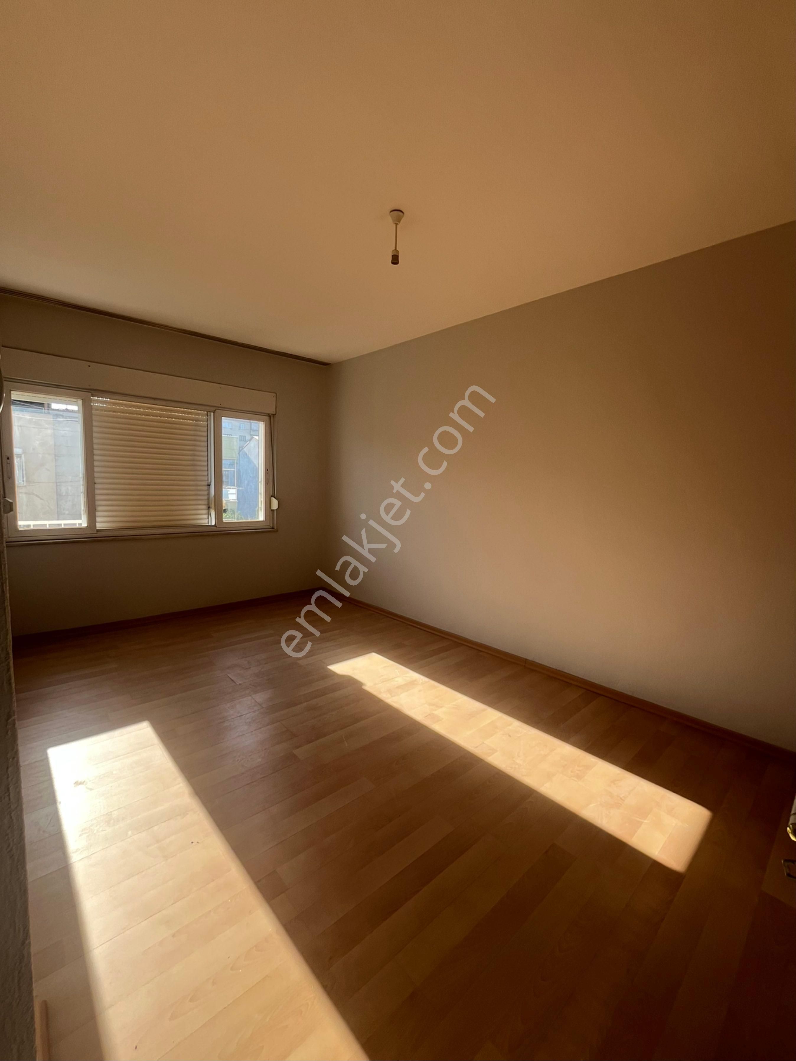 Cumhuriyet Mahallesi Diş Hastanesi Üstünde Kiralık 3+1 Daire
