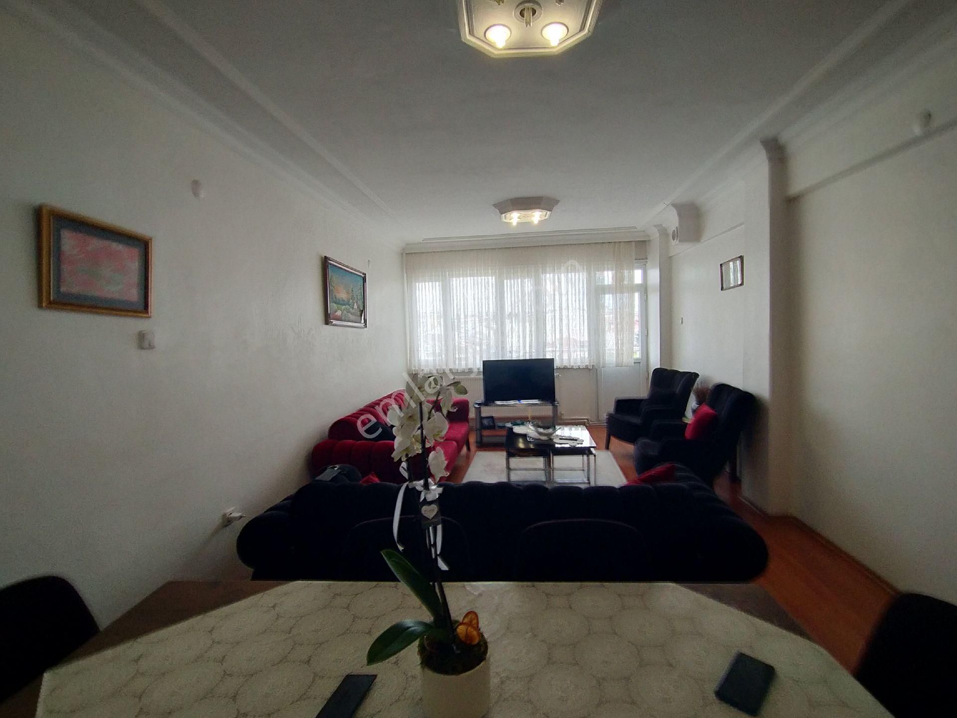 İstanbul Küçükçekmece Cennette Asansörlü Satılık 120.m2.daire.3+1.3.500.000.tl