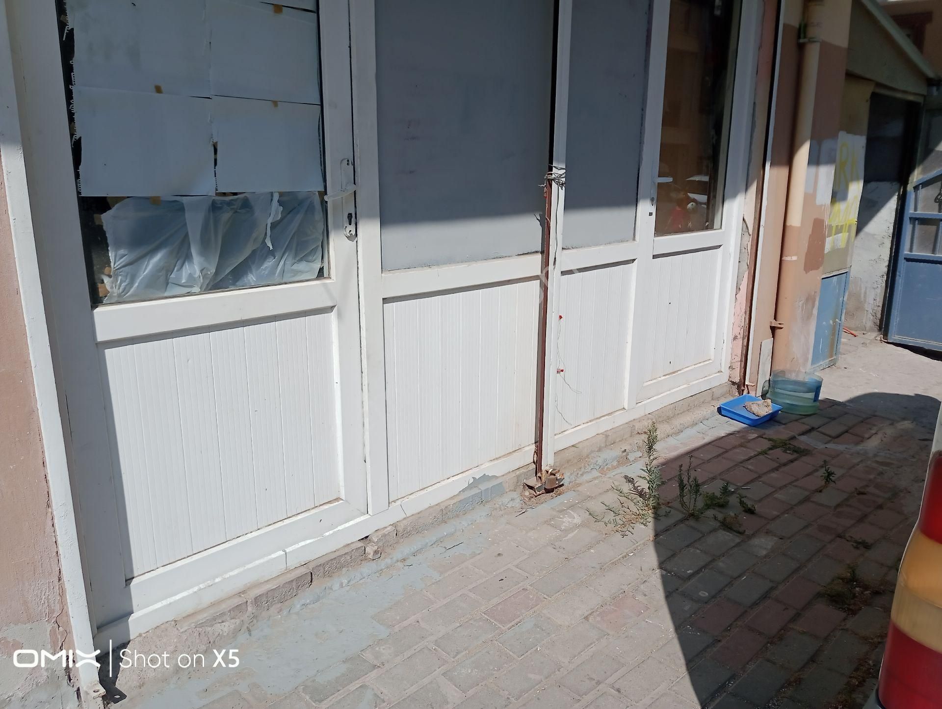 Pendik Çamçeşme Mahallesi'nde Kiralık 120m2 Asma Katlı Düz Giriş Dükkan