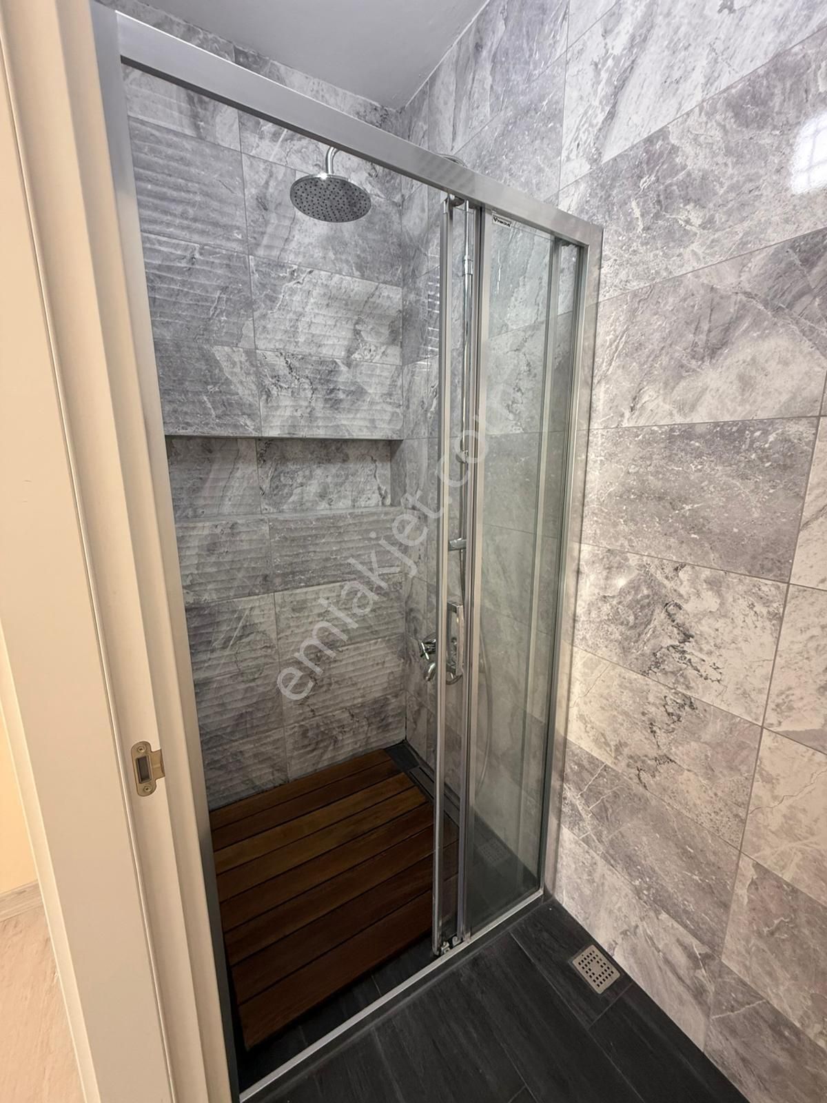 Remax Anı 'dan Çengelköy 'de Geniş 4+1 Kiralık Daire - Görsel 31