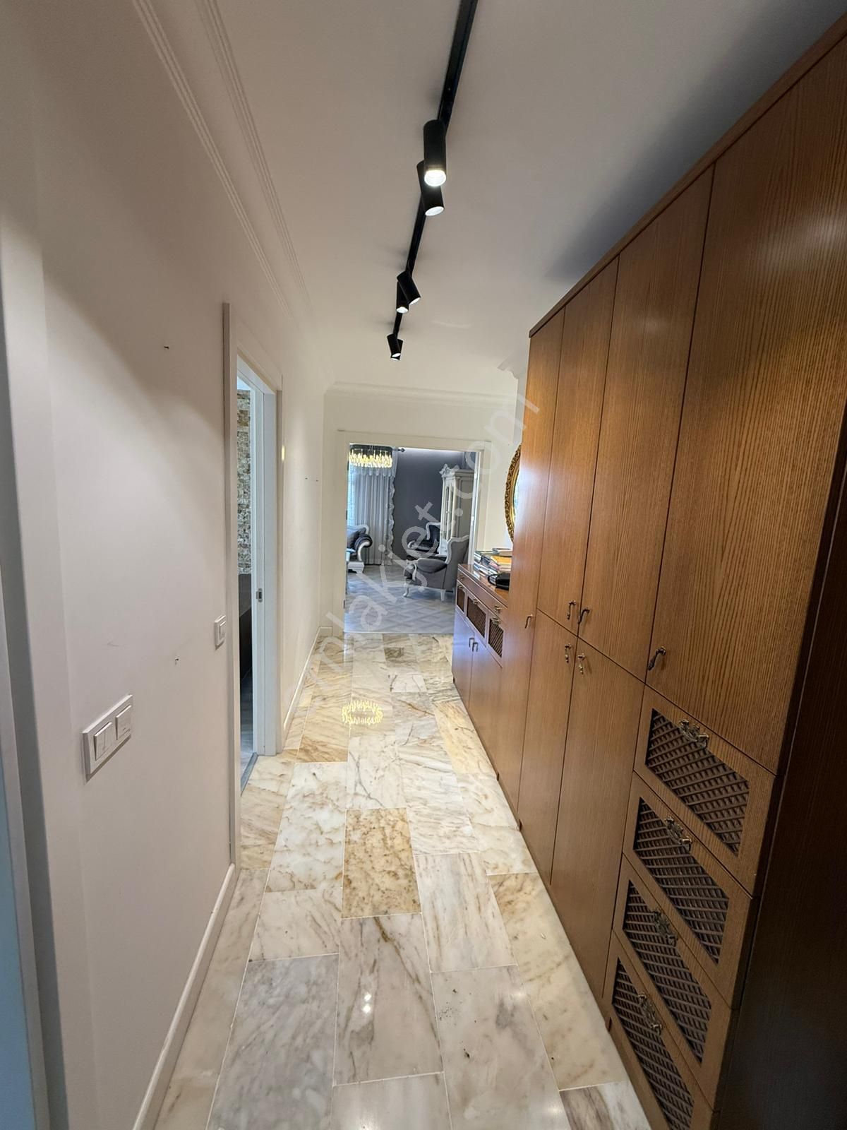 Remax Anı 'dan Çengelköy 'de Geniş 4+1 Kiralık Daire - Görsel 23