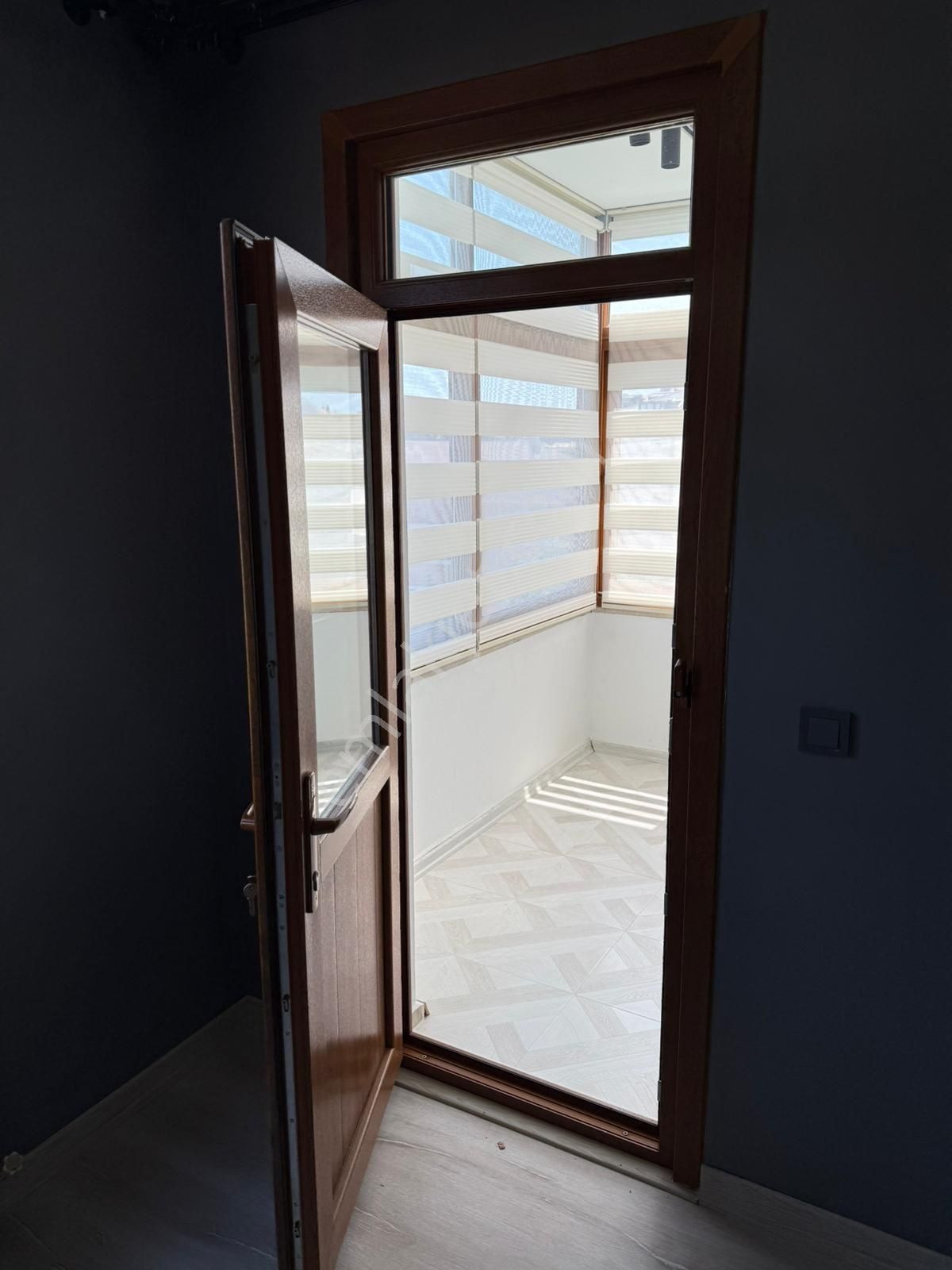 Remax Anı 'dan Çengelköy 'de Geniş 4+1 Kiralık Daire - Görsel 14