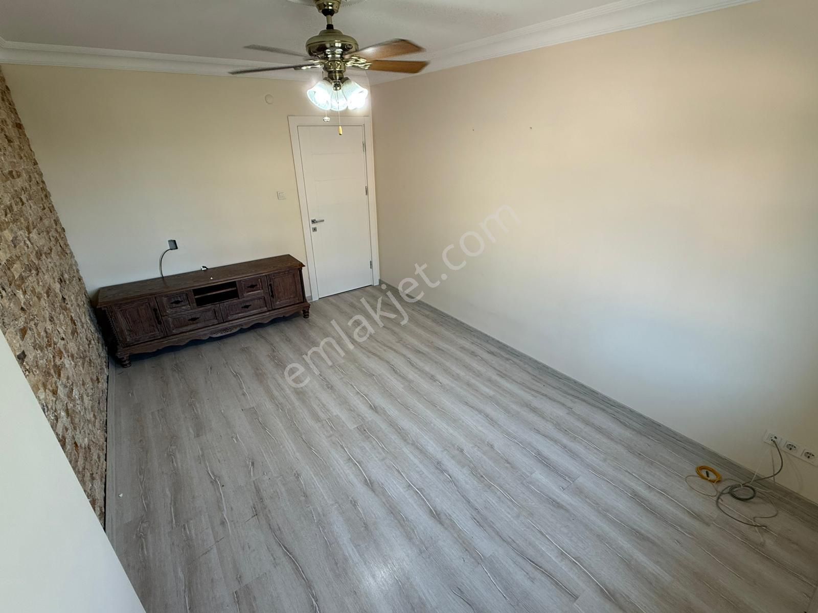 Remax Anı 'dan Çengelköy 'de Geniş 4+1 Kiralık Daire - Görsel 20