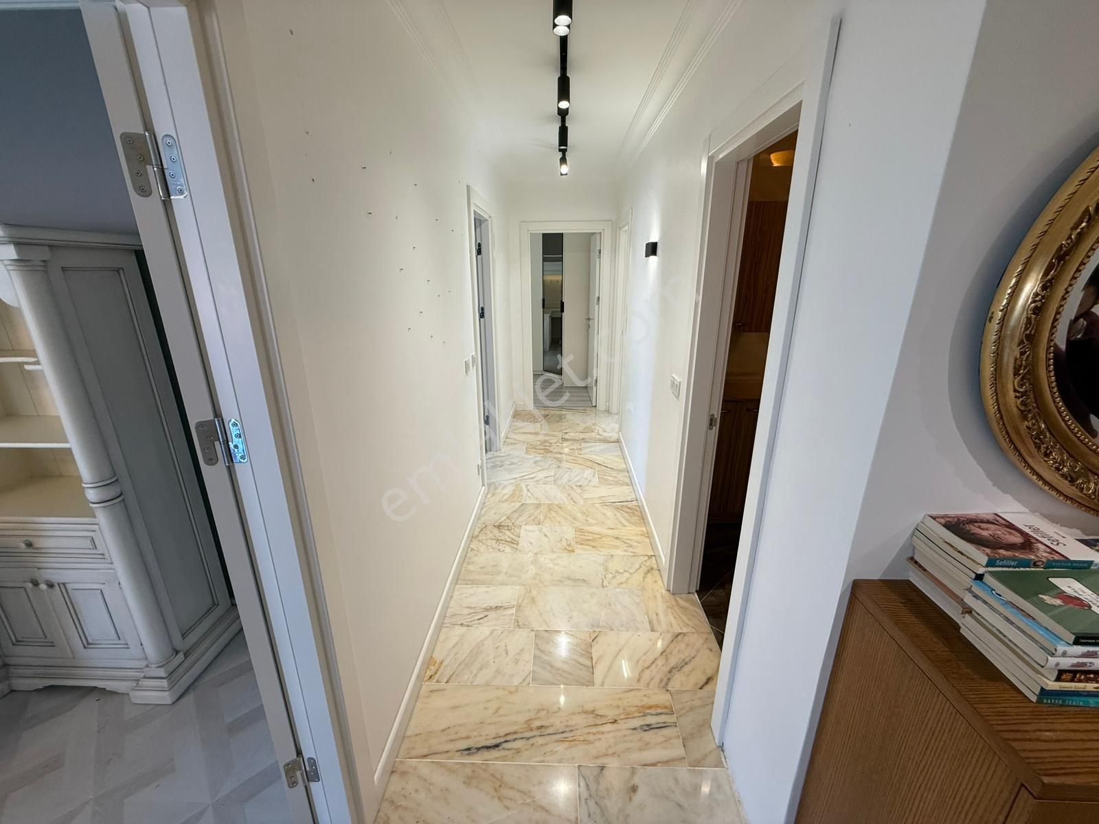 Remax Anı 'dan Çengelköy 'de Geniş 4+1 Kiralık Daire - Görsel 24