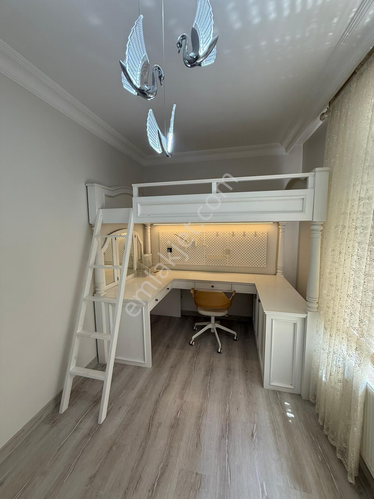 Remax Anı 'dan Çengelköy 'de Geniş 4+1 Kiralık Daire - Görsel 26