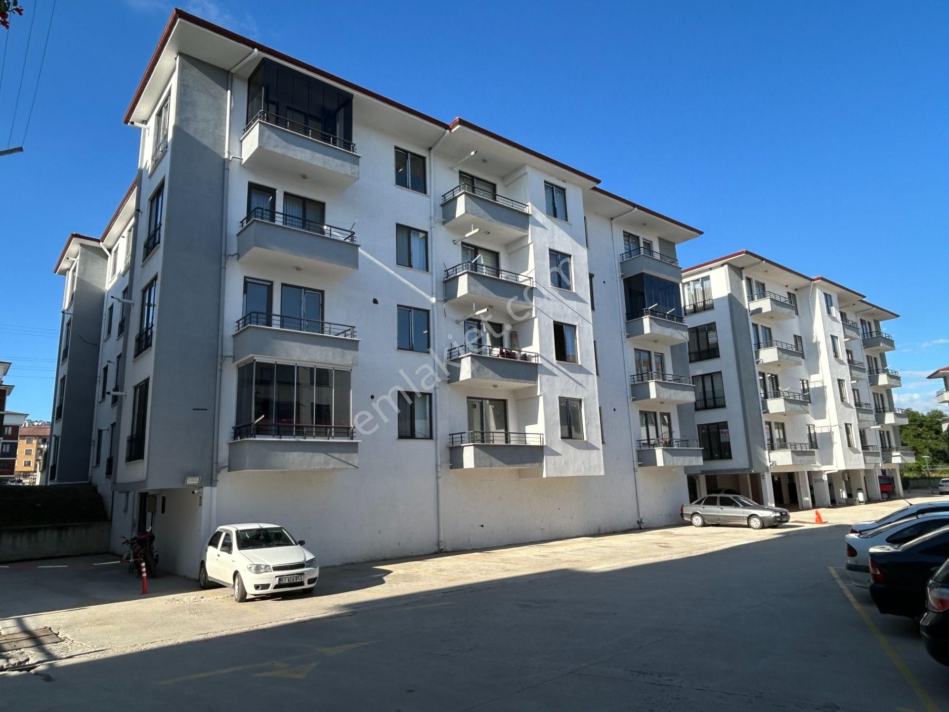 Hak Emlaktan Üniversitede Fakülte Konutlarında Kiralık 1+1 Daire