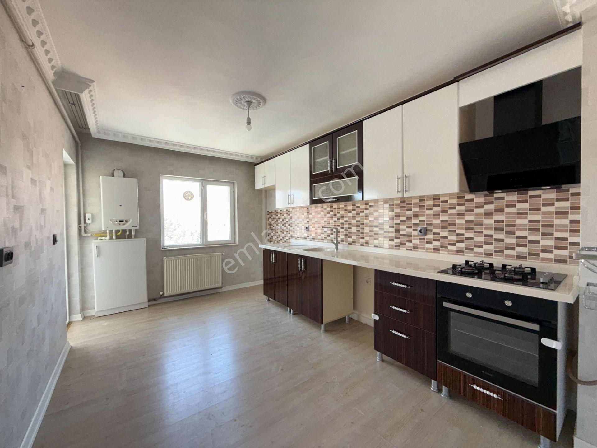Ufuk Kılıç Emlak'tan Merkezde Site İçi, Önü Açık E.banyolu, 6.kat Güney 3+1
