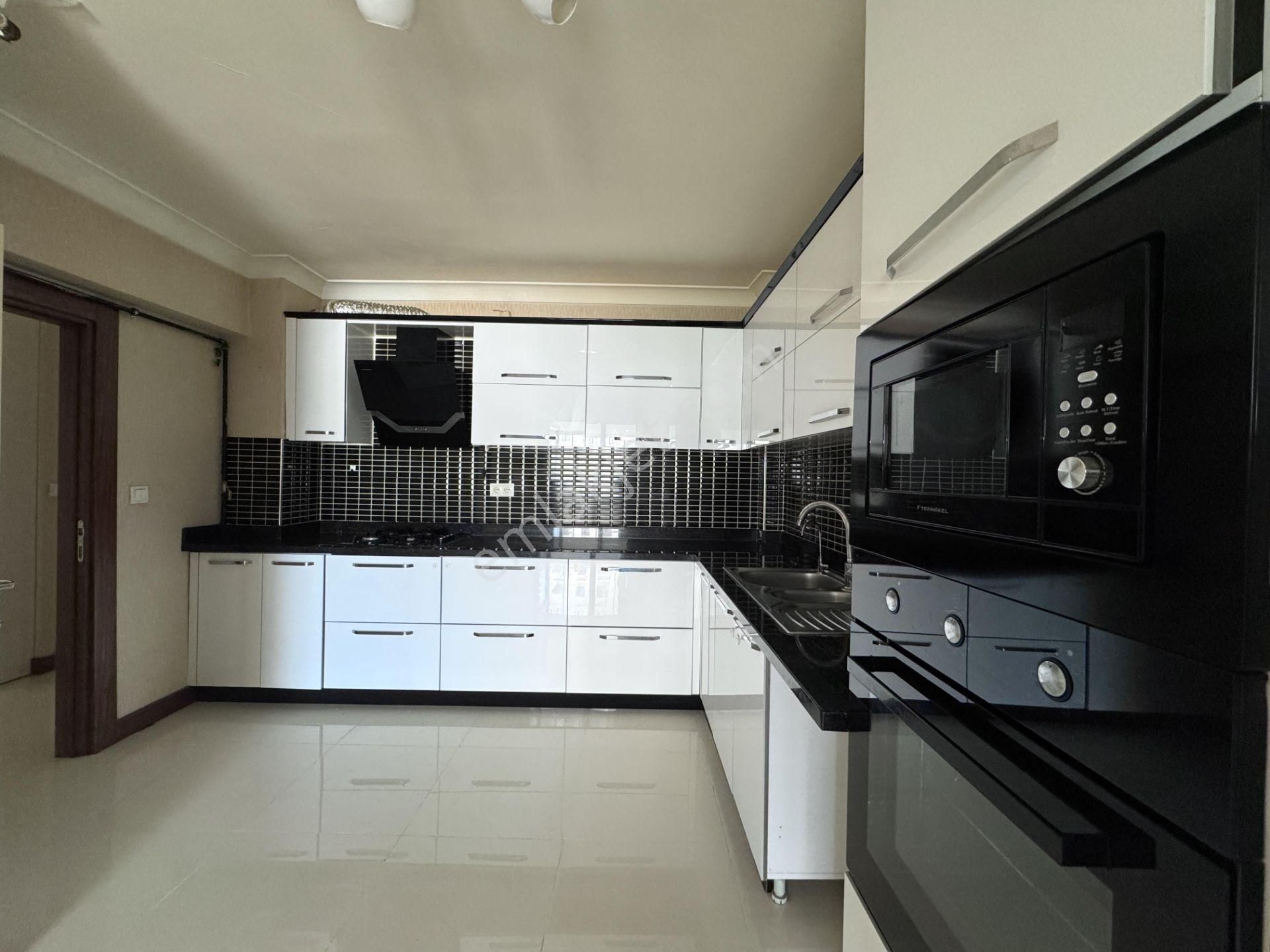 Kalecik Emlak'tan -şık Ve Modern- Asansörlü Merkezi Isıtma 4+1 150m²