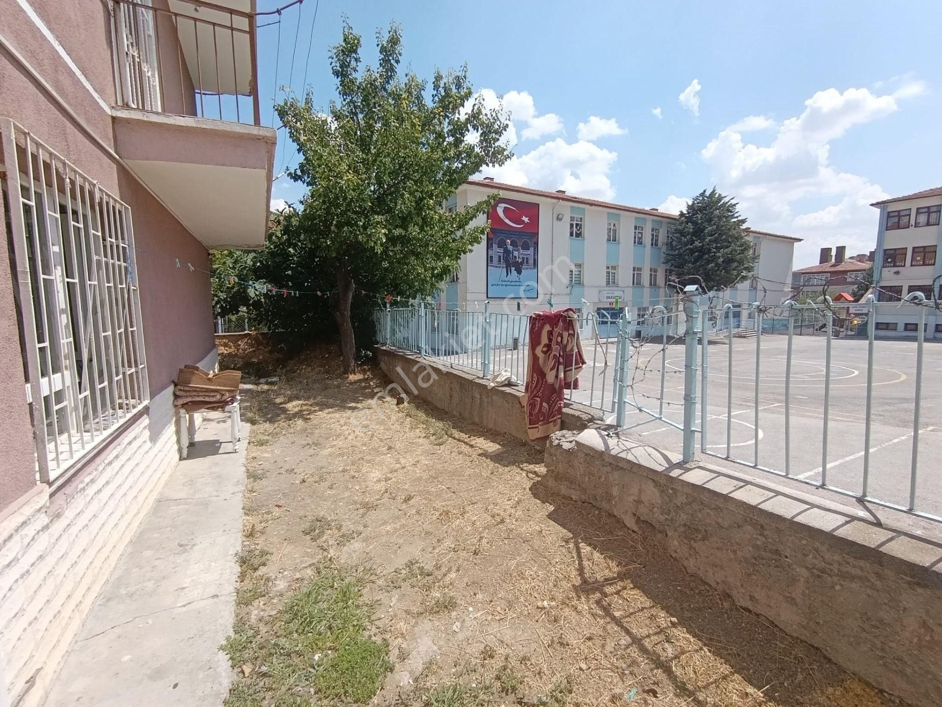 Şenlik Mah.'de Bahçe Katı 2+1 Acil Satılık Daire