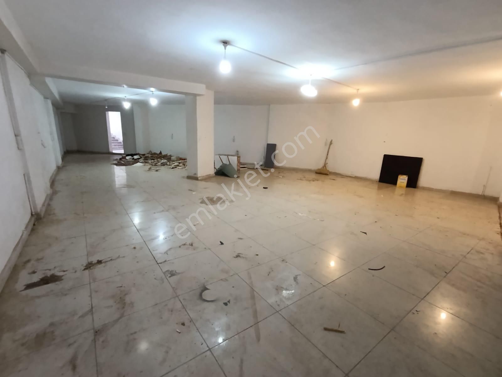 İmalathane, Atölye Ve Depolamaya Uygun Geniş Kullanımlı 250m2.