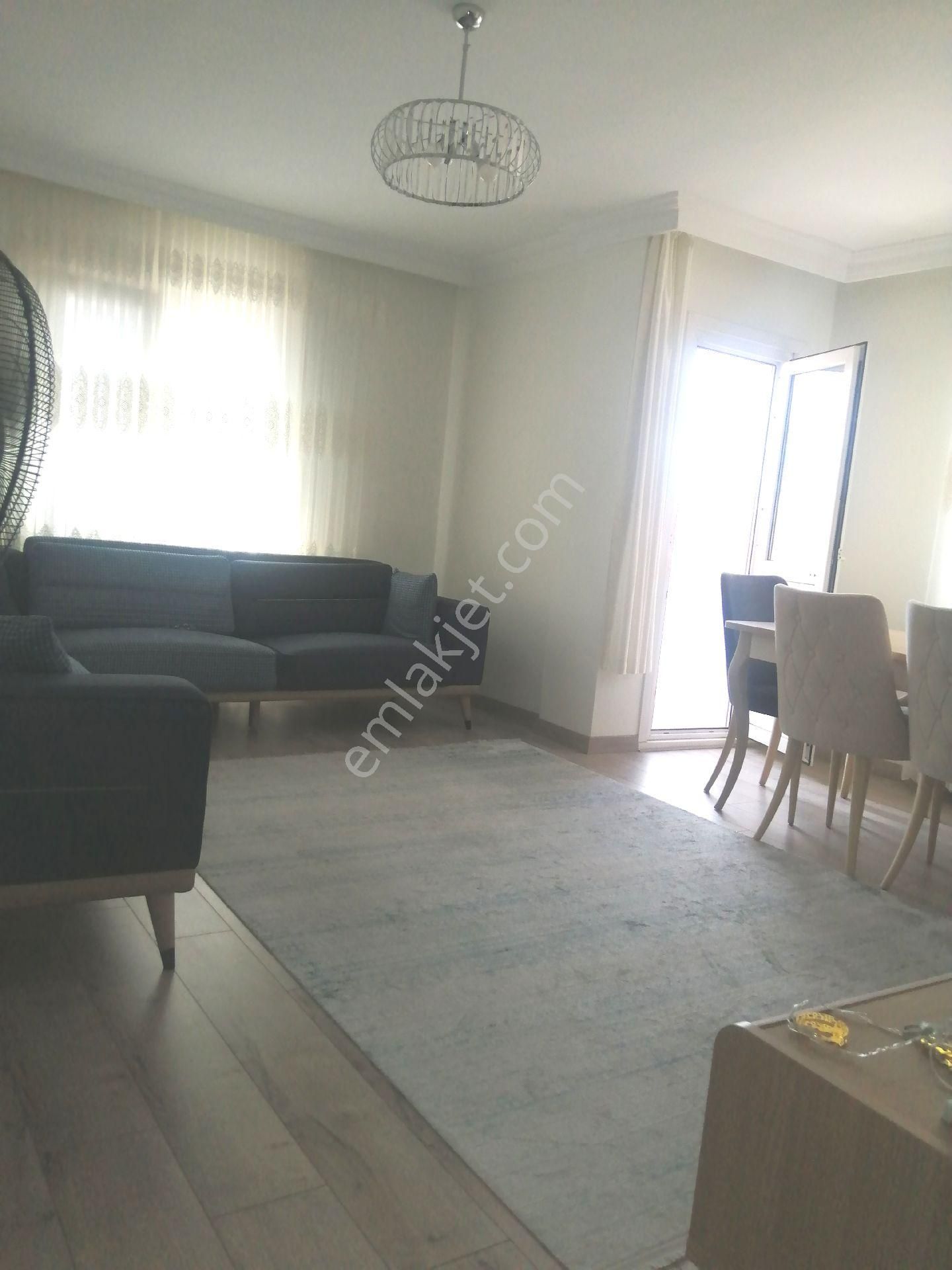 Ümraniye İstiklal'de,full Eşyalı,2+1,ikinci Kat 2 Wc'li,2 Balkonlu Kiralık Daire..