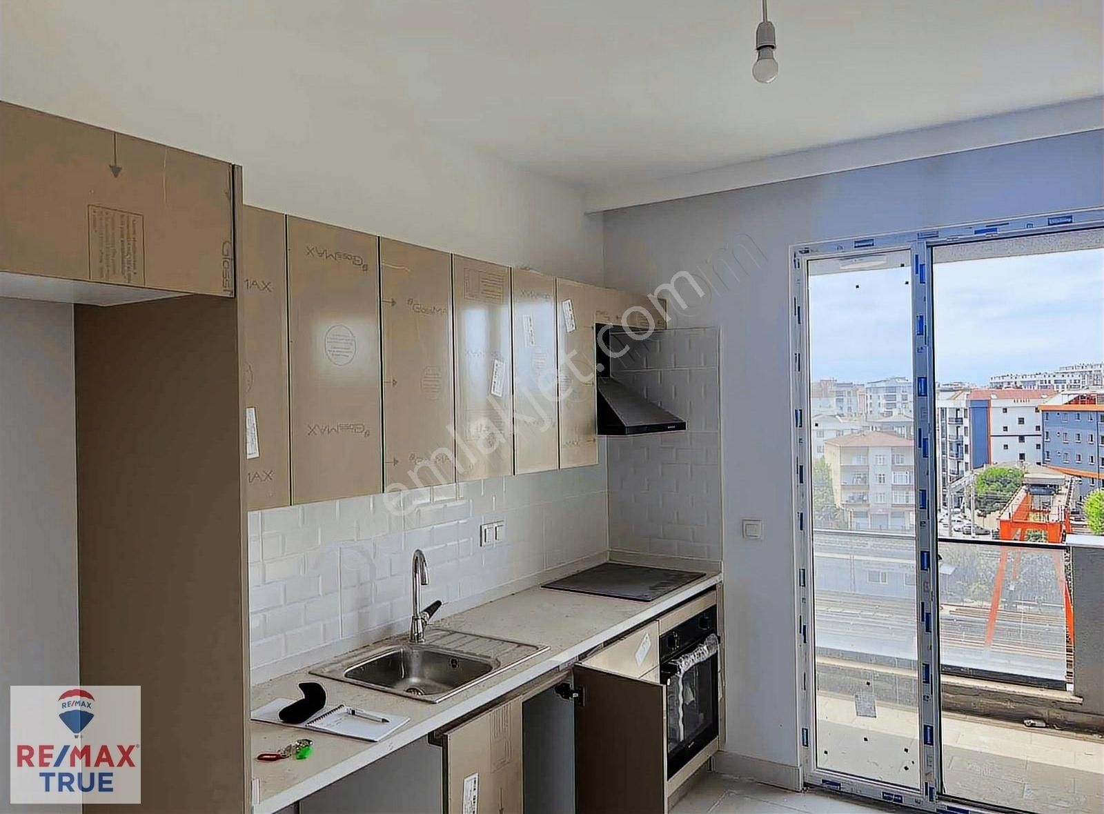 Tuzla Şehriyaz Beşevler Sitesi Satılık 2+1 Daire