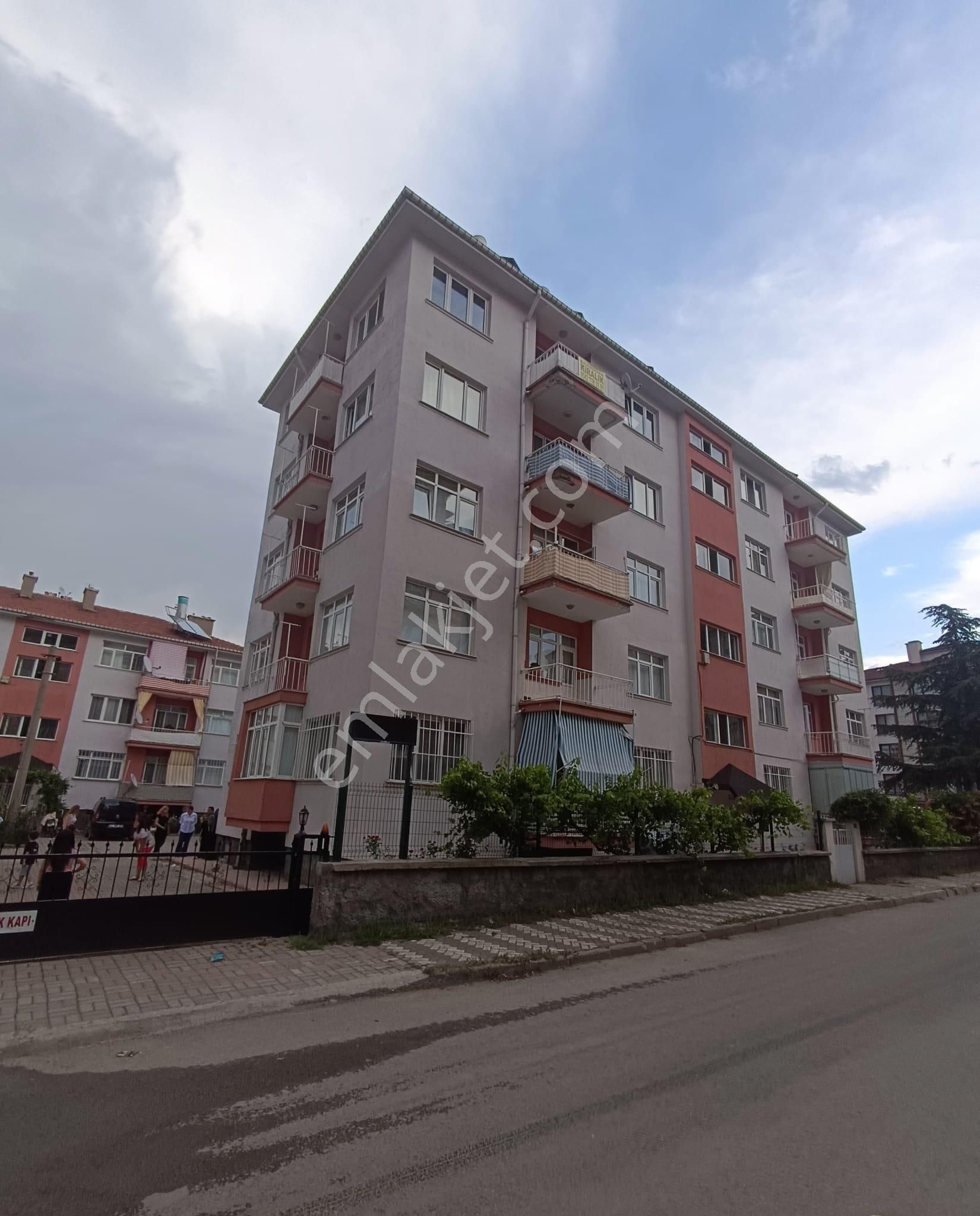 Miraç Emlak Ve Gayrimenkulden Yeni Mahallede Satılık Masrafsız Daire