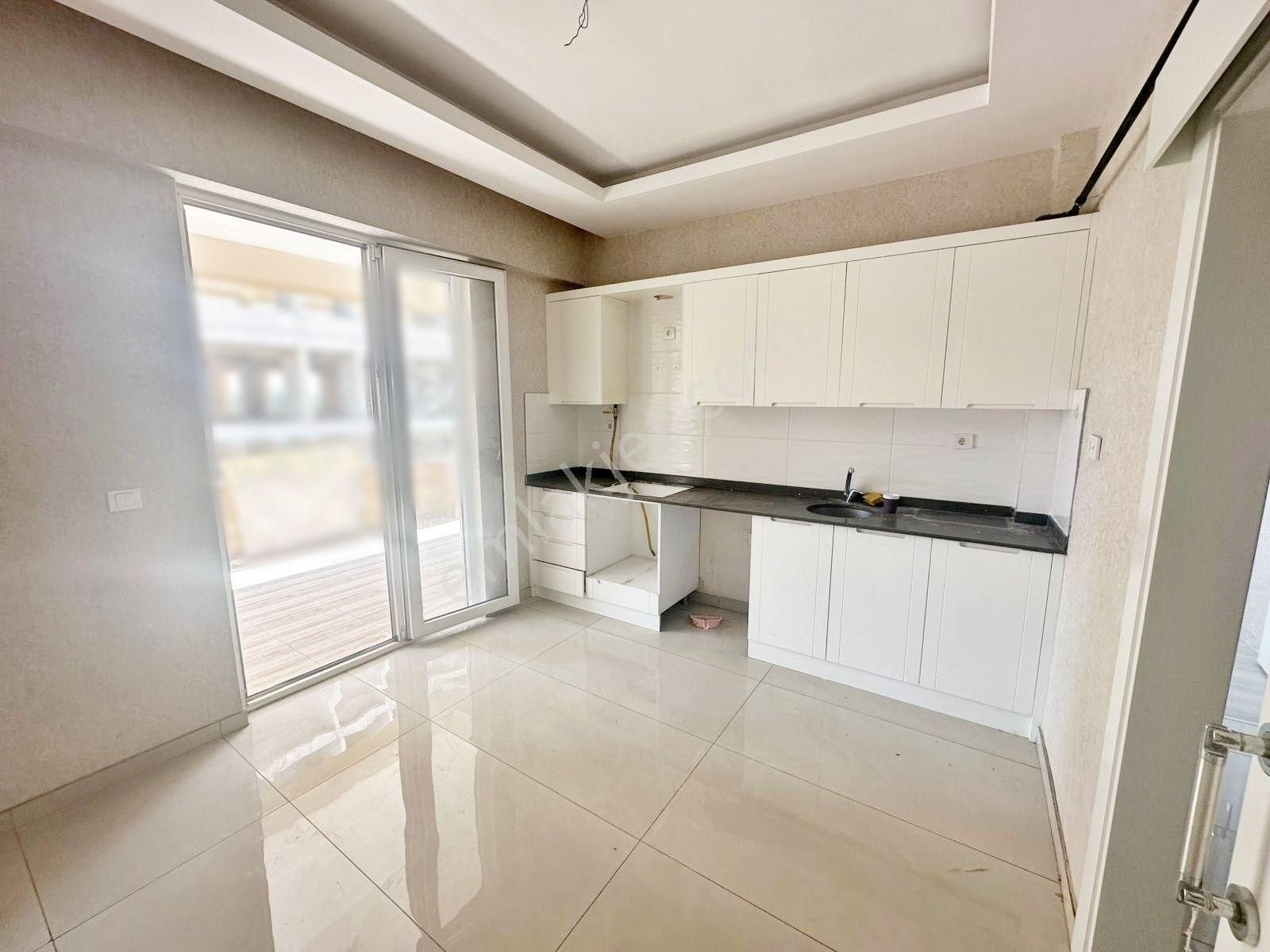 Belkız'da Aktif Konumda Az Katlı Kombili Arakat 2+1 Daire