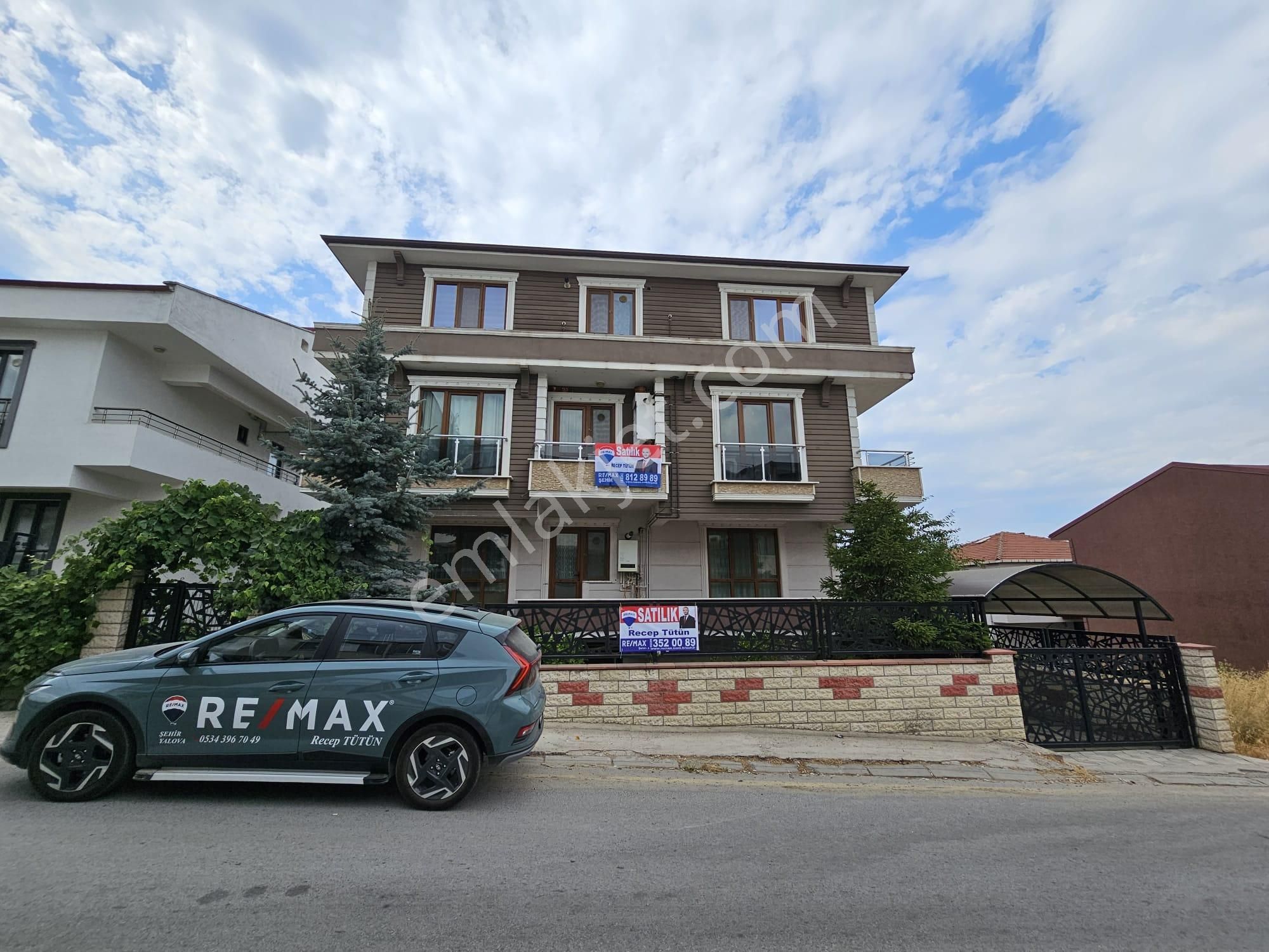 Remax Şehir 2 'den Merkezde Satılık 4 Daireli Komple Bina