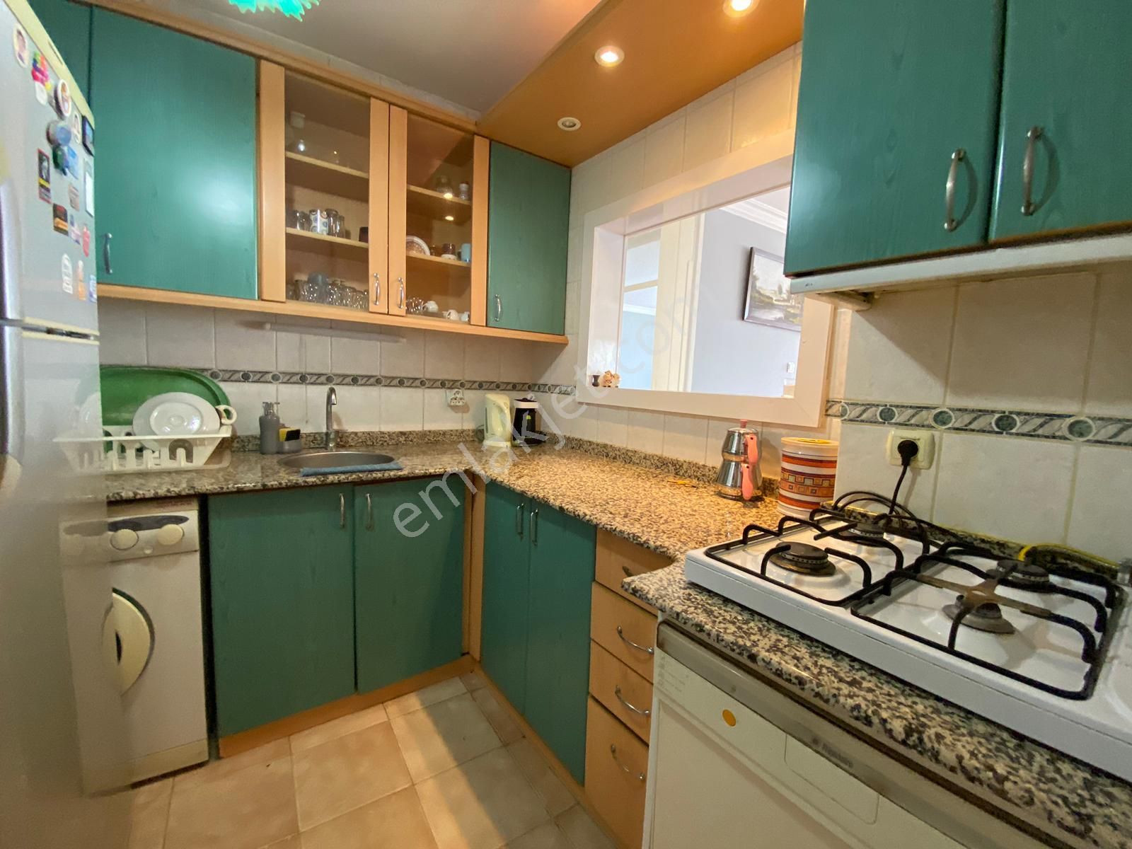 Hatayda Cadde Üzeri 3+1 Doğalgazlı Deniz Manzaralı Eşyalı