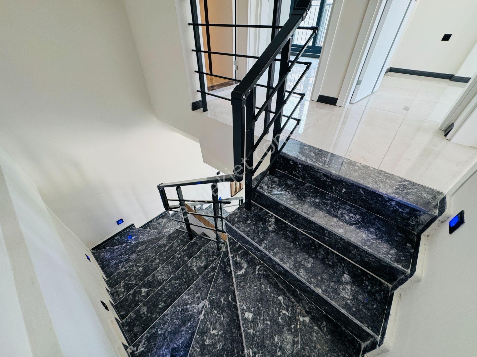 Didim'de Havuzlu Site İçinde 3+1 Ön Cephe Sıfır Villalar - Görsel 19