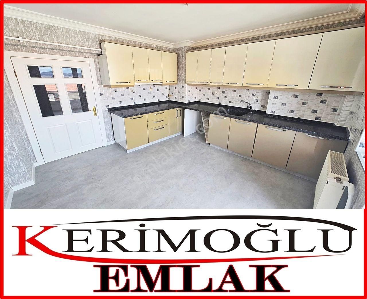 Yayla Mah. Asansörlü 3. Kat Caddeye Cephe 3+1 Satılık Daire