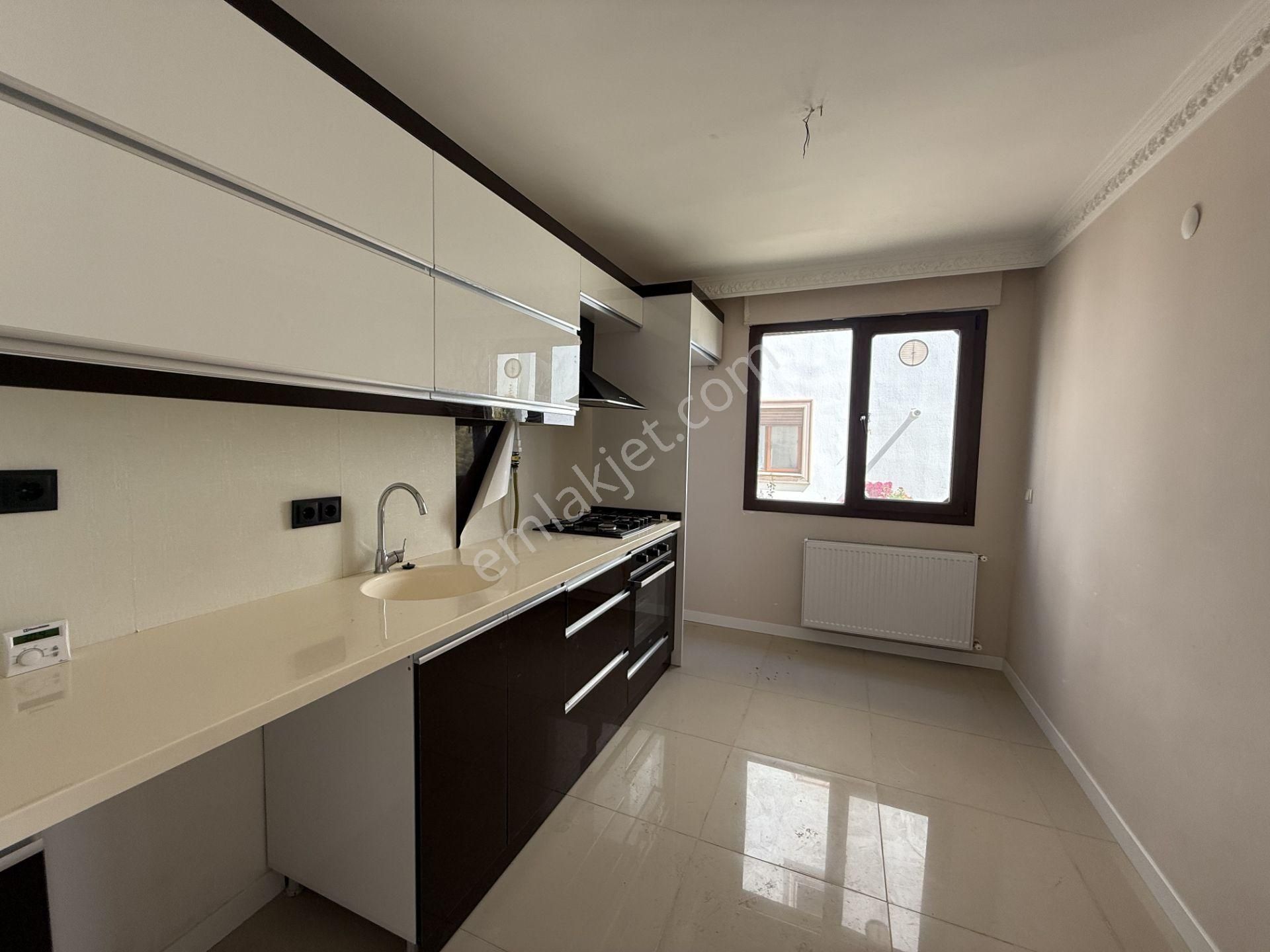 Seferihisar Çolakibrahimbey Mahallesi’nde, Havuzlu Site İçinde, 4+2 Dubleks Satılık Daire - Görsel 9