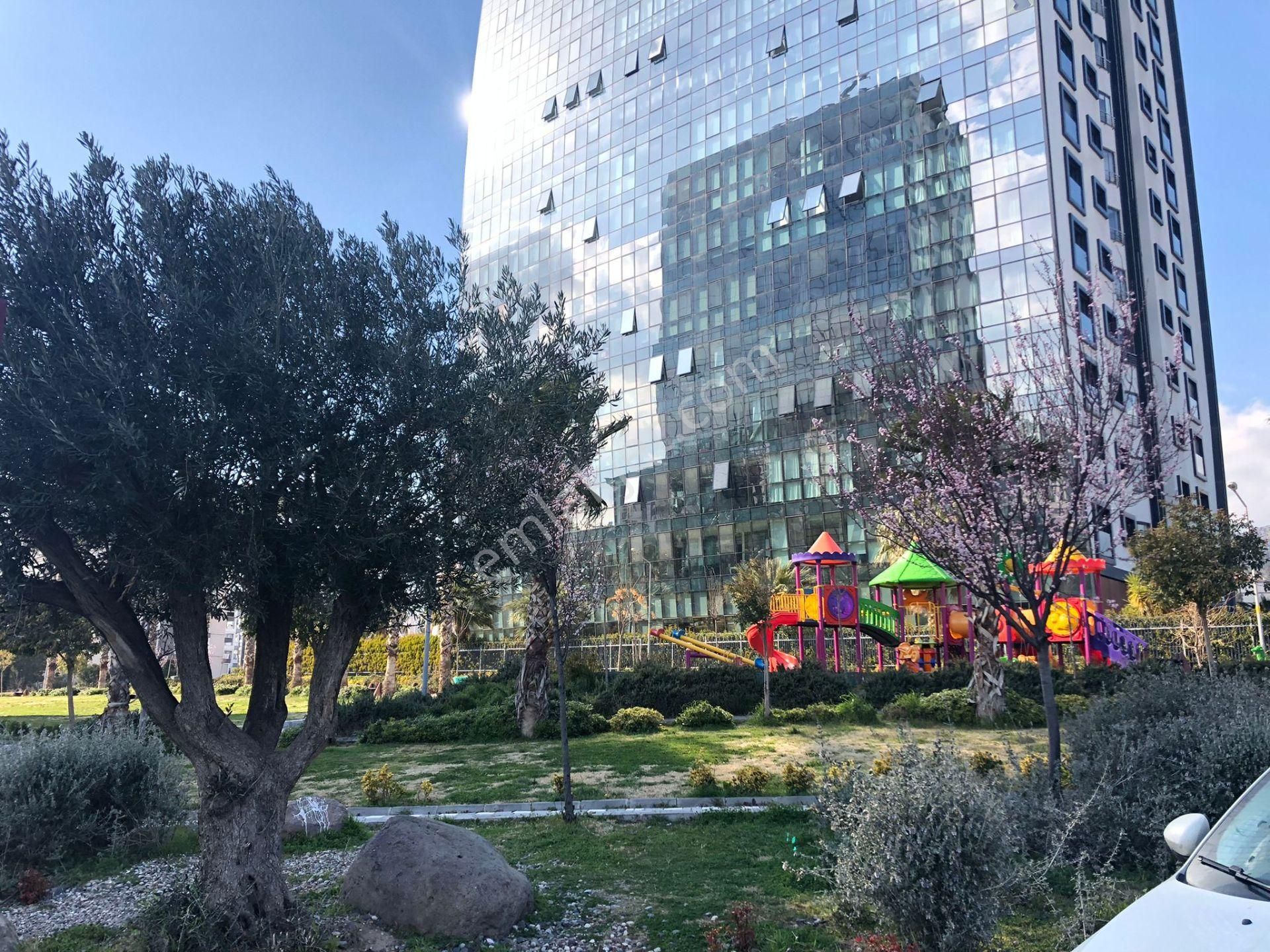 Karşıyaka’nın Seçkin Projesi Aypark Resıdence’ta Kiralık Lüks 3+1 Daire