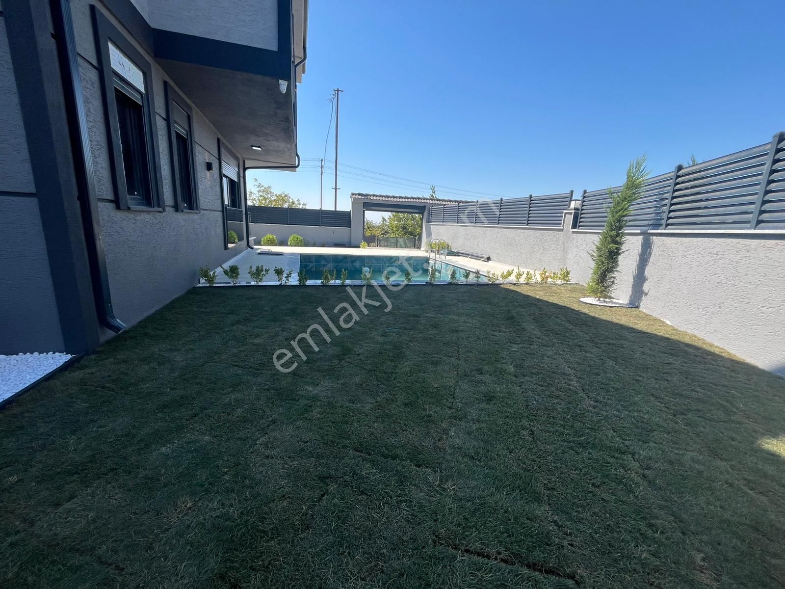 Ata Gayrimenkul'den Çeşmelide Havuzlu 4+1 Müstakil Bahçeli Lüks Villa - Görsel 6