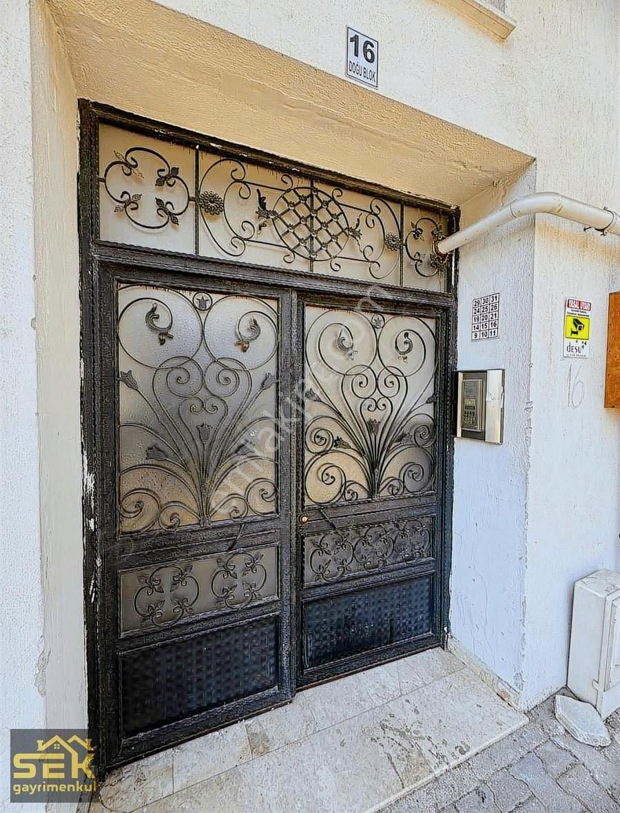 Antalya Serık Çarşı Merkezinde Geniş Oturum 3+1