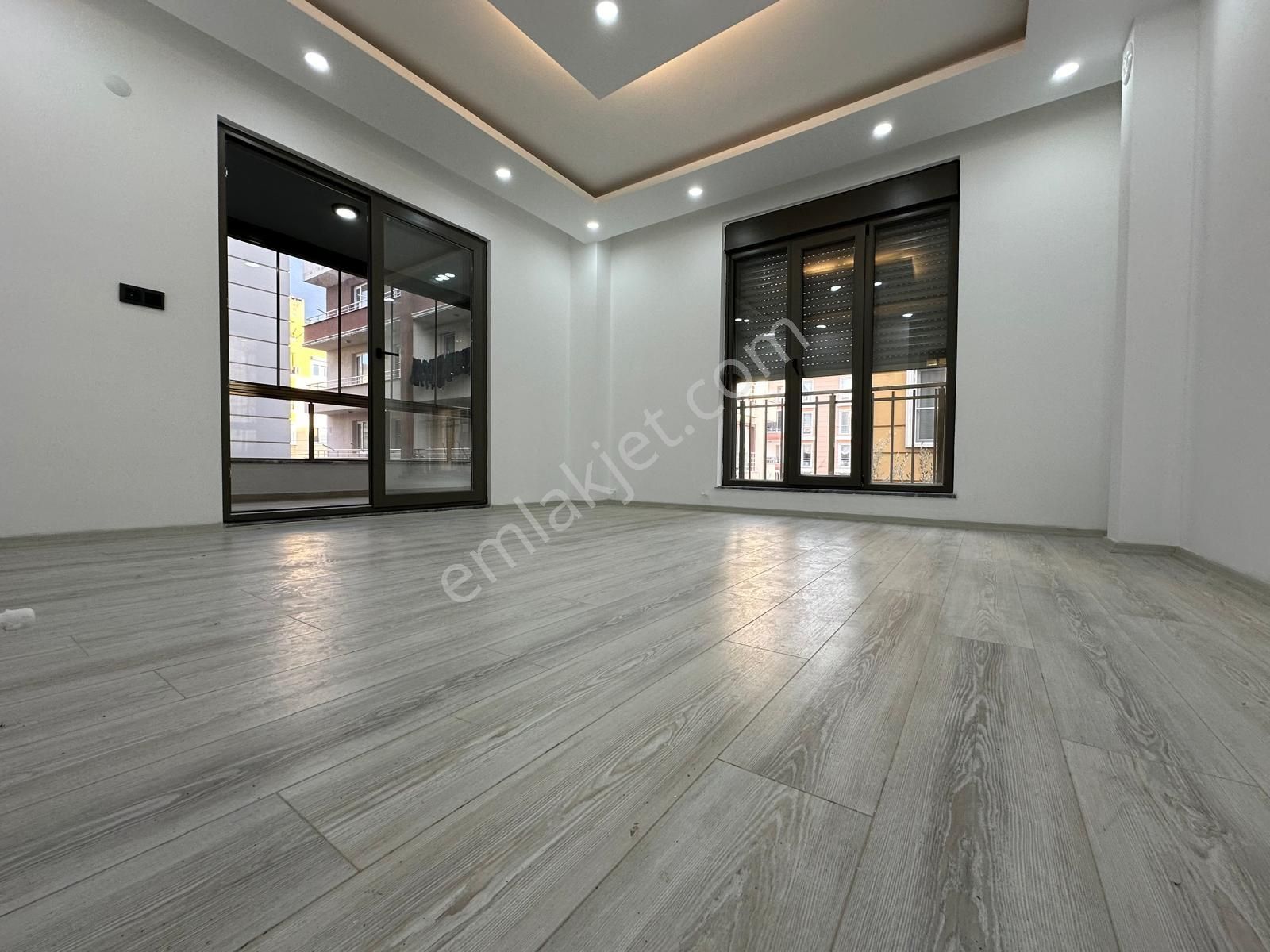 ⭐akçay Ay Emlak'tan⭐altınkum'da Ebeveyn Banyolu Lüks Sitede Önü Açık Arakat Satılık 2+1 Daire