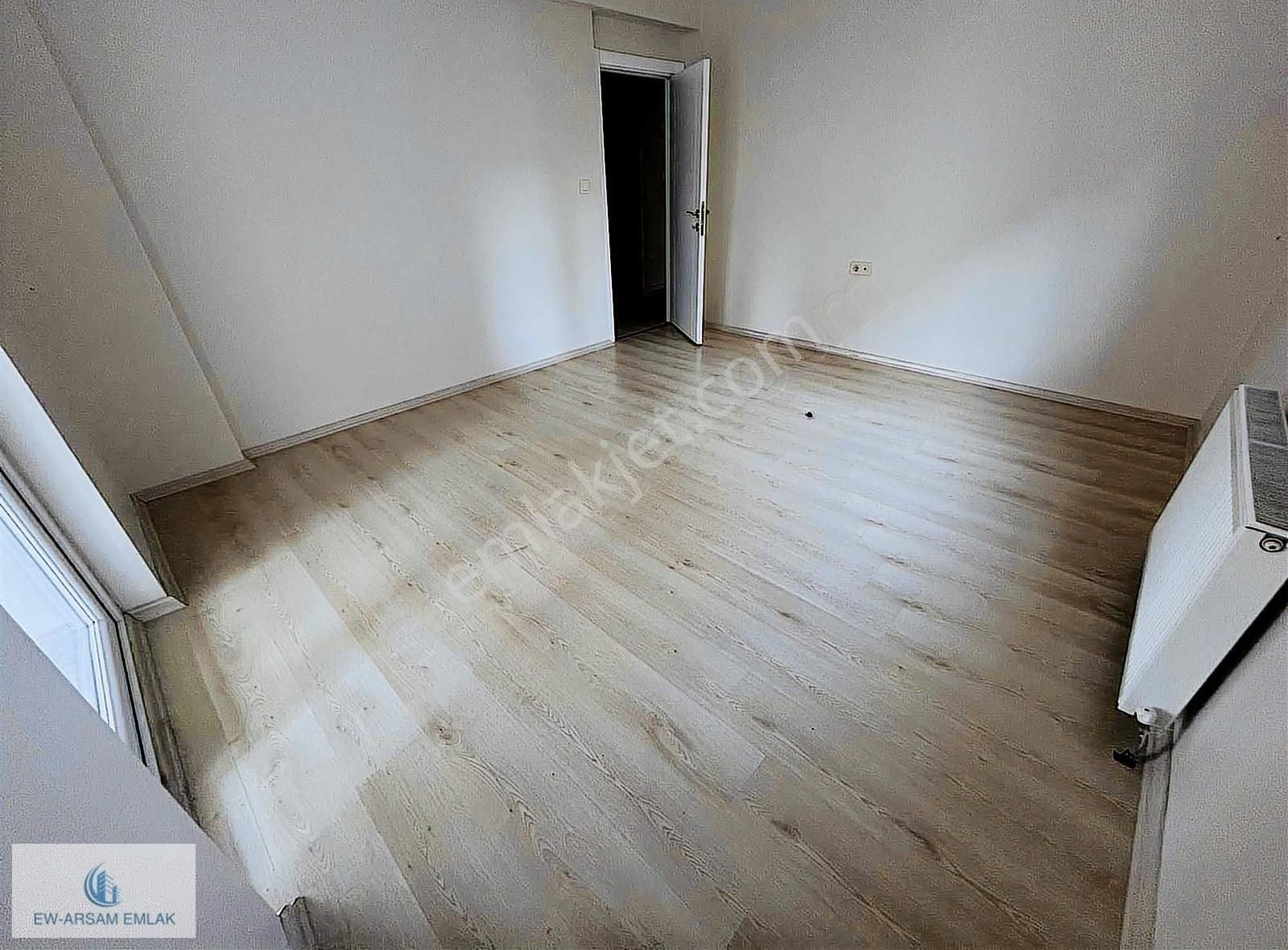 Ew Arsam'dan 8. Cadde Havuz Yakını 3. Kat Çok Geniş Daire