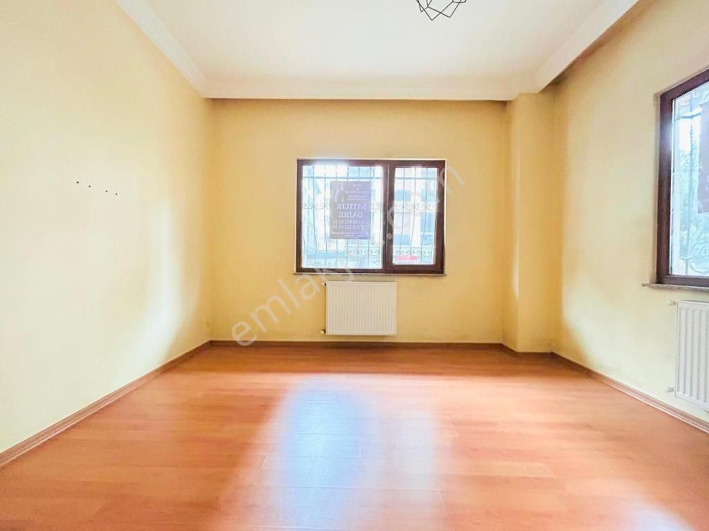 Küçükyalı Merkezi Konumda Ayrı Mutfaklı Öncephe 1+1