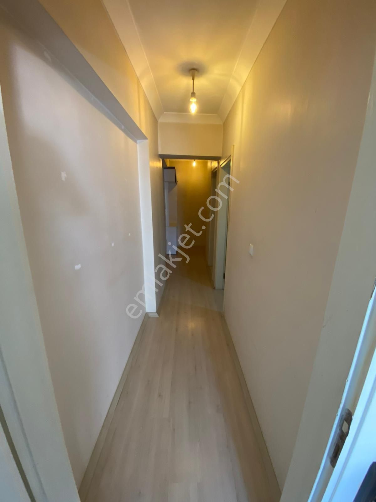 Salihli Vergi Dairesi Civarı Satılık 1+1 Klimalı Balkonlu Geniş Ferah Daire